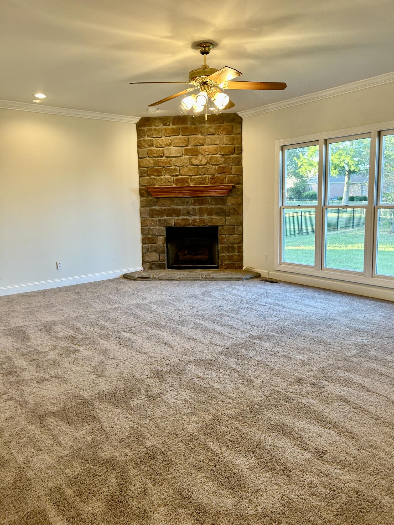 1424 Redwood Ct Property Photo 24