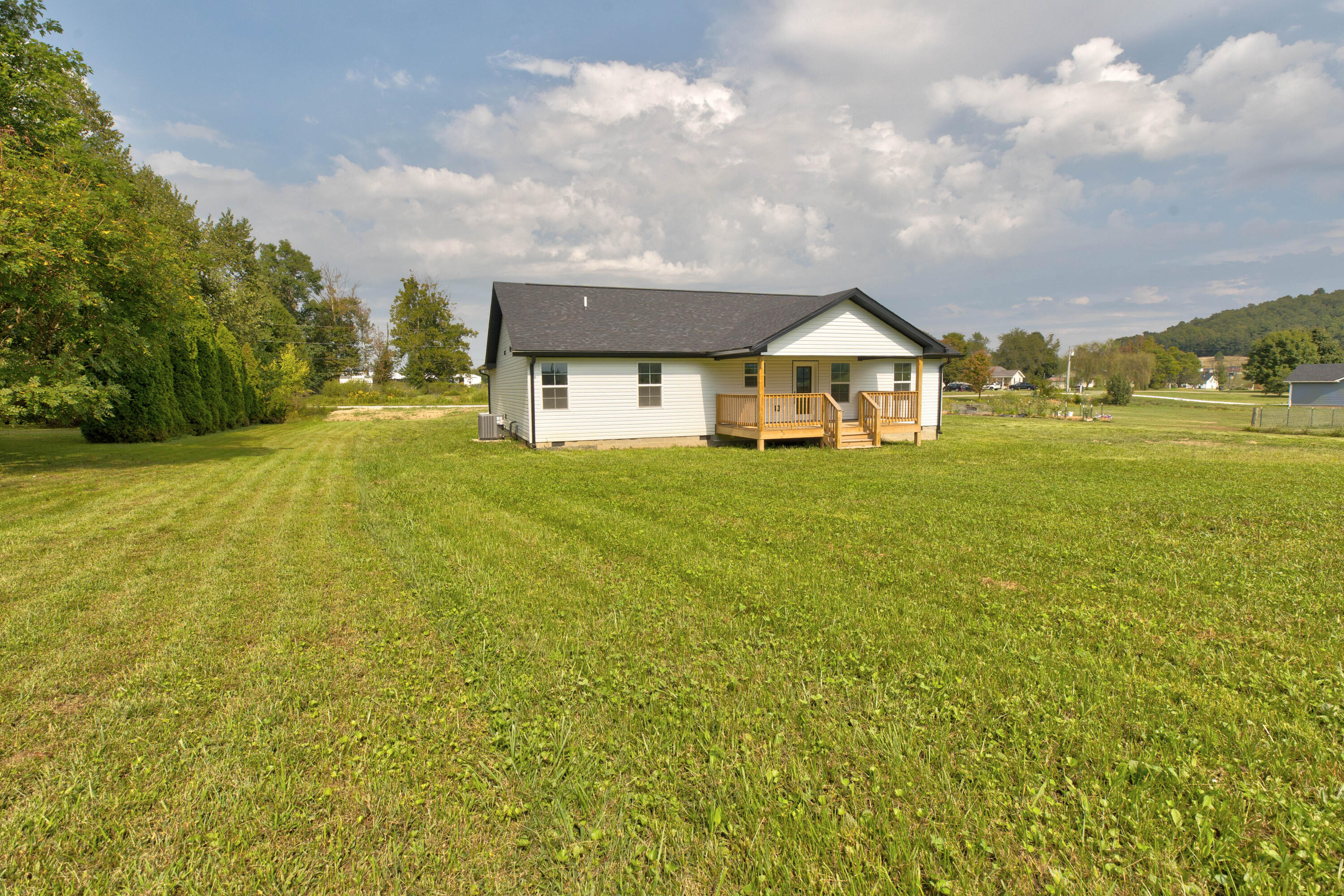 121 Spring Meadows Drive Property Photo 33