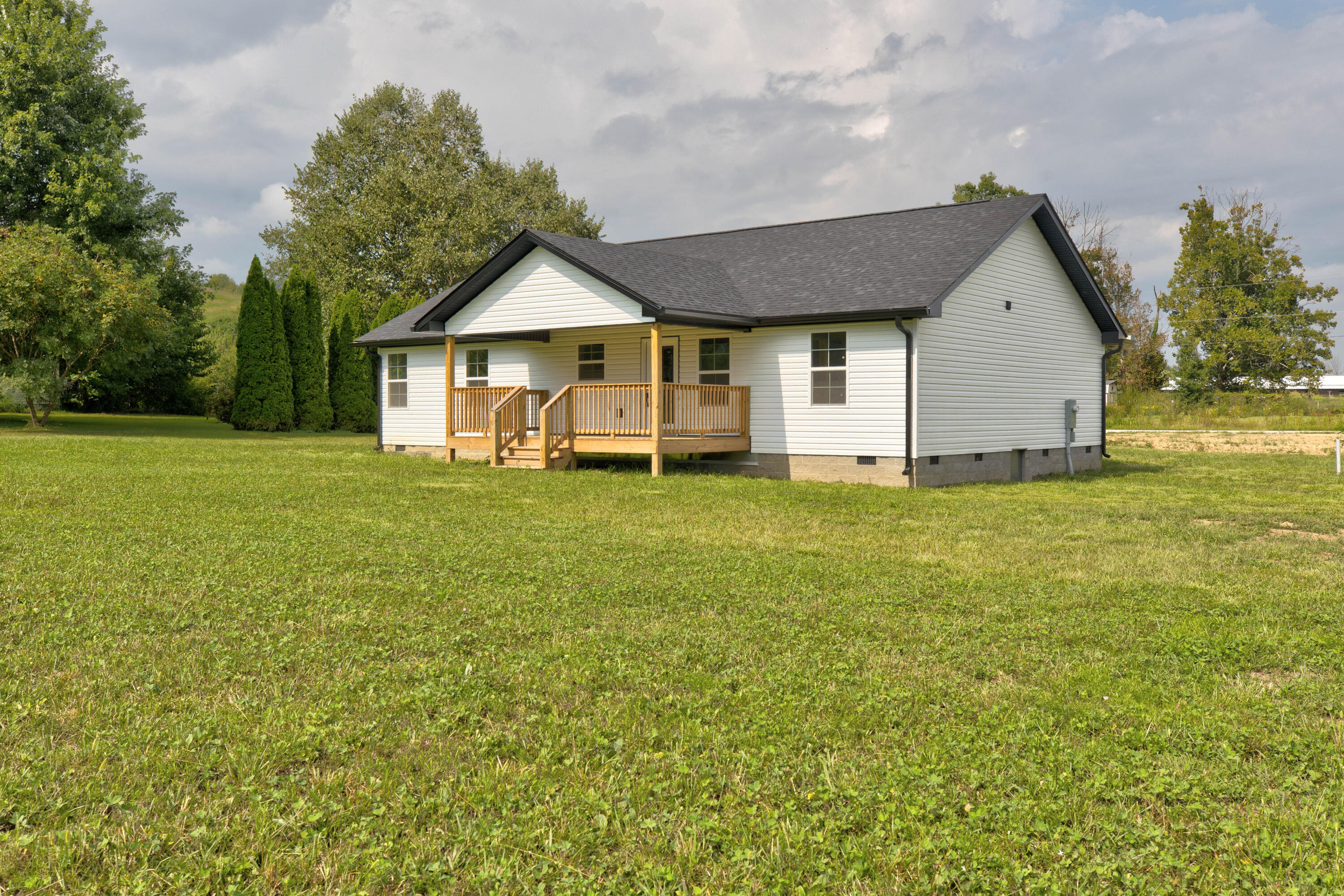 121 Spring Meadows Drive Property Photo 37