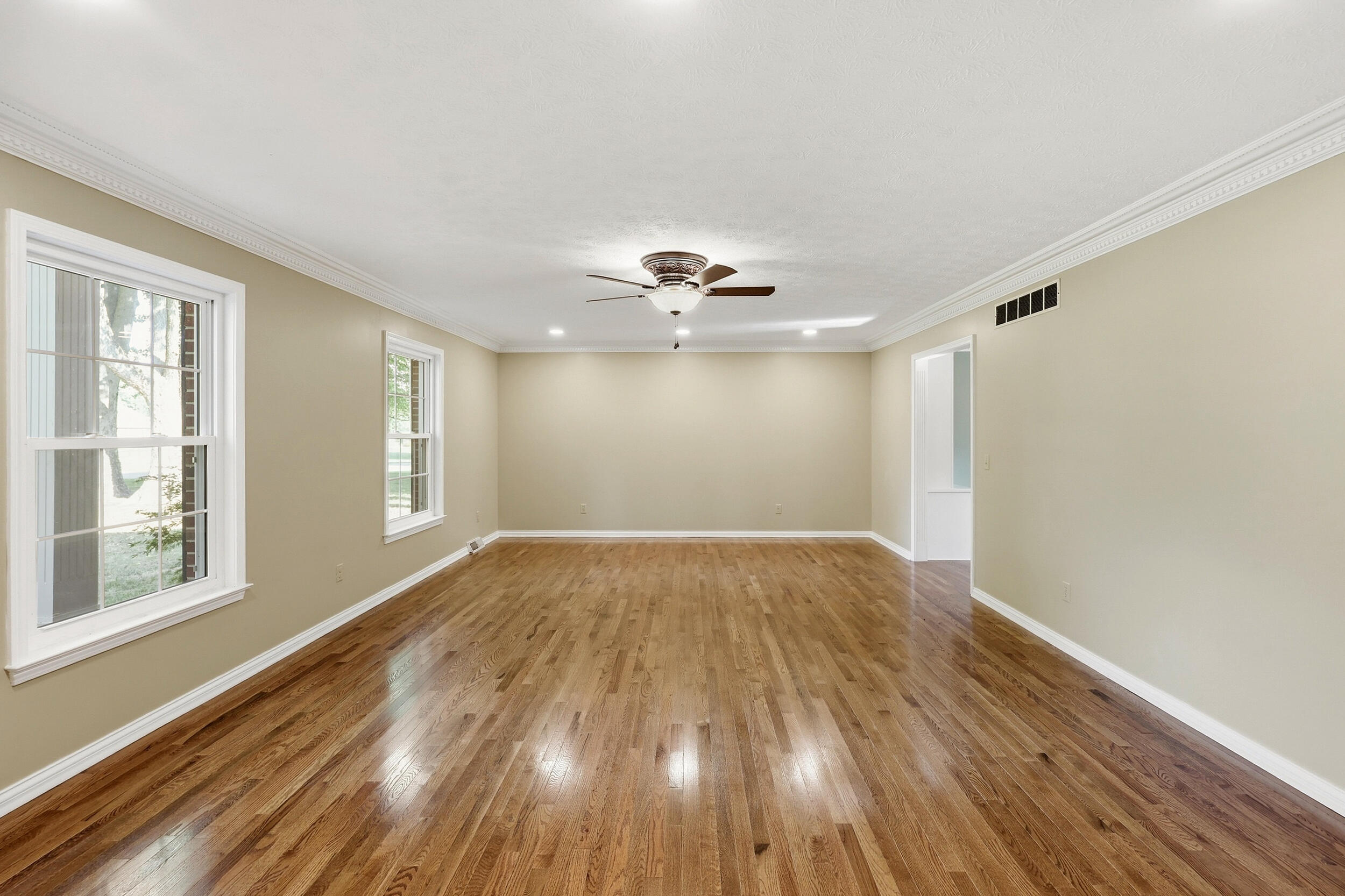 1050 Bluegrass Pike Property Photo 5