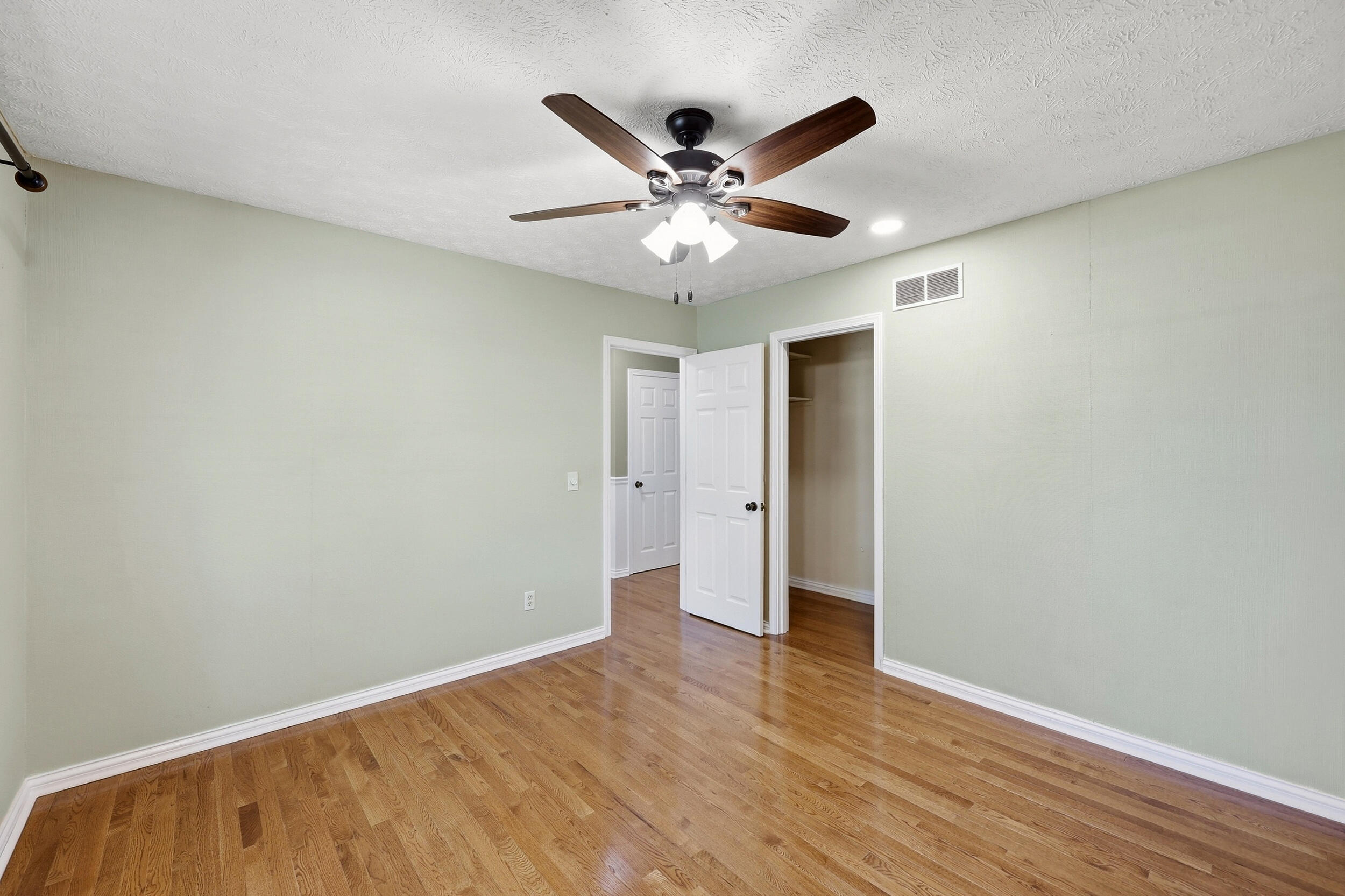 1050 Bluegrass Pike Property Photo 23