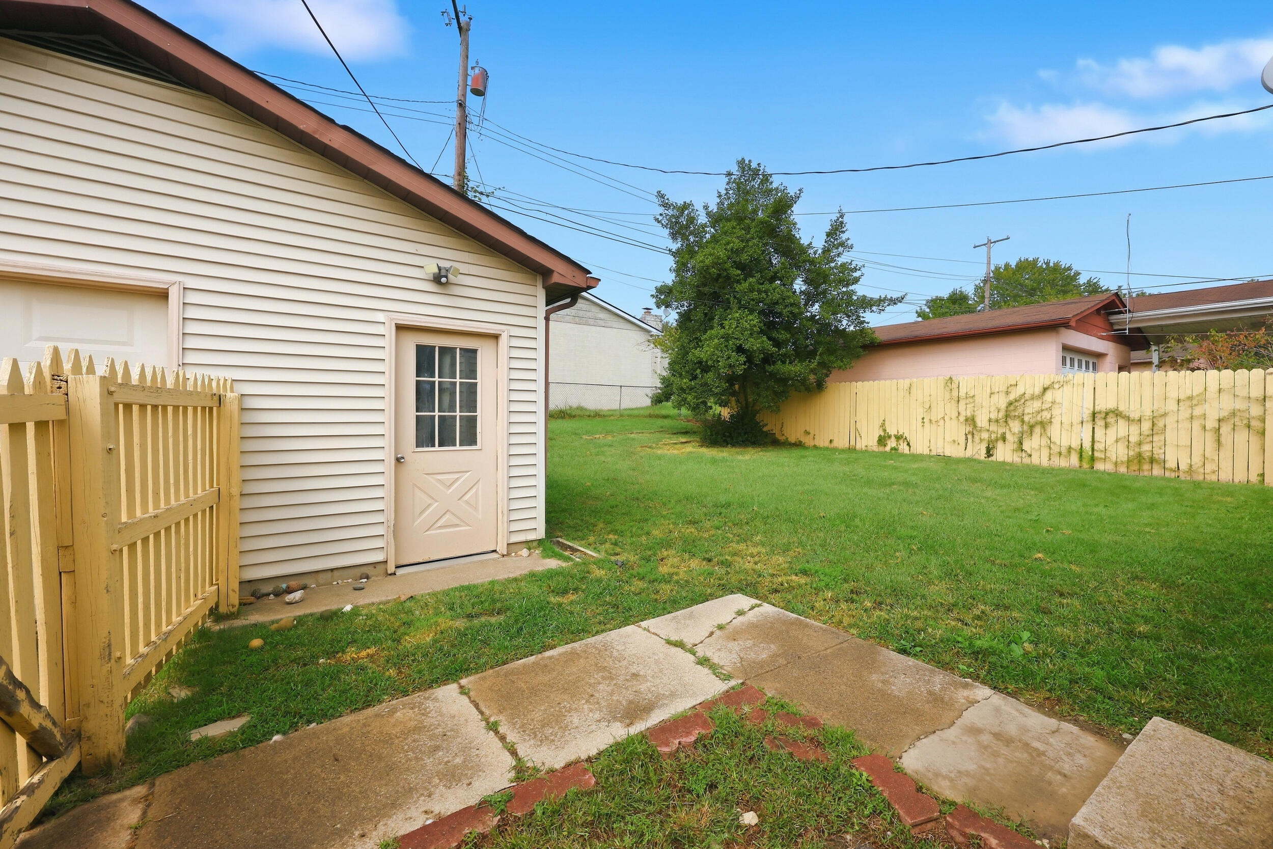 309 Larkwood Drive Property Photo 14