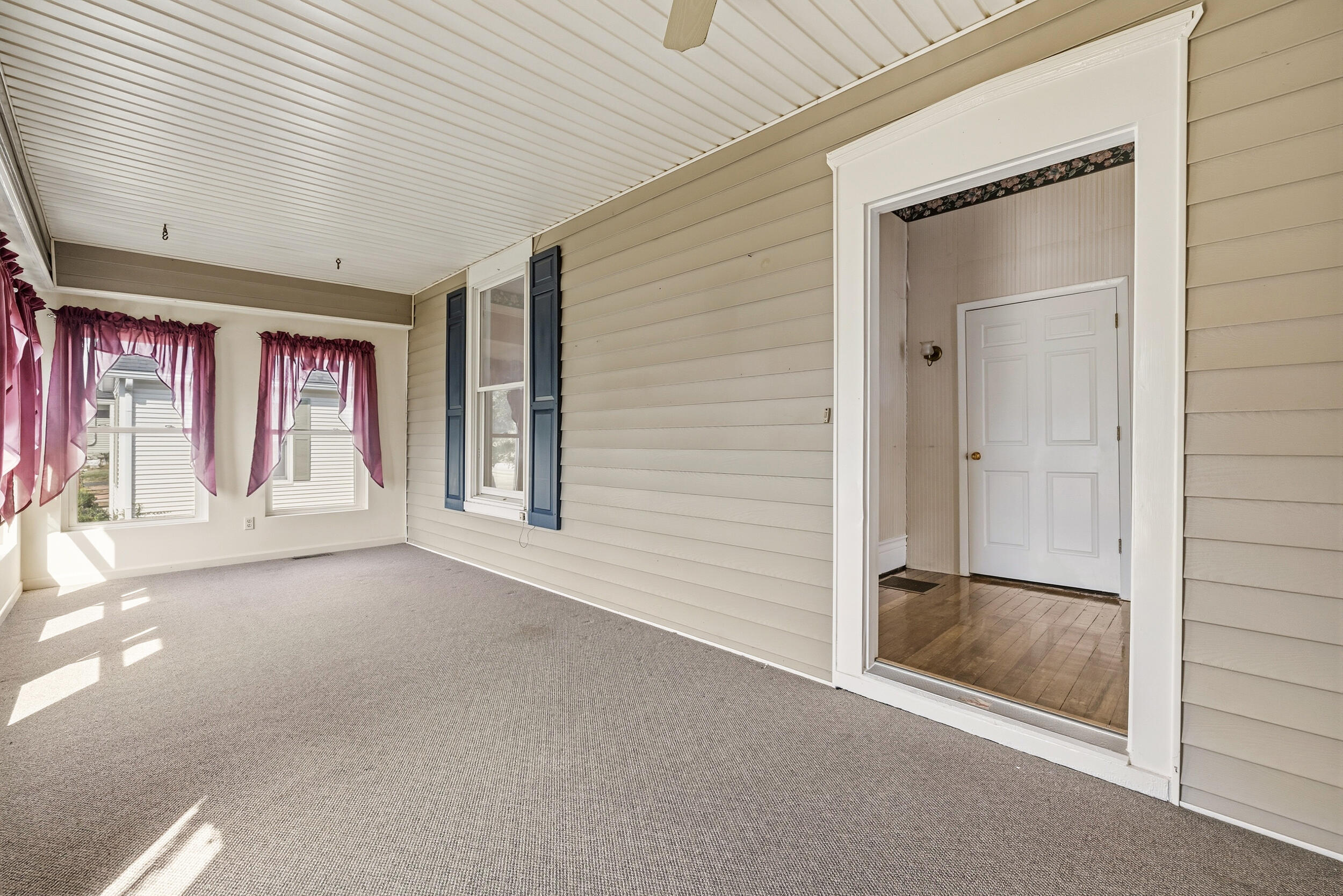 433 N College Street Property Photo 4