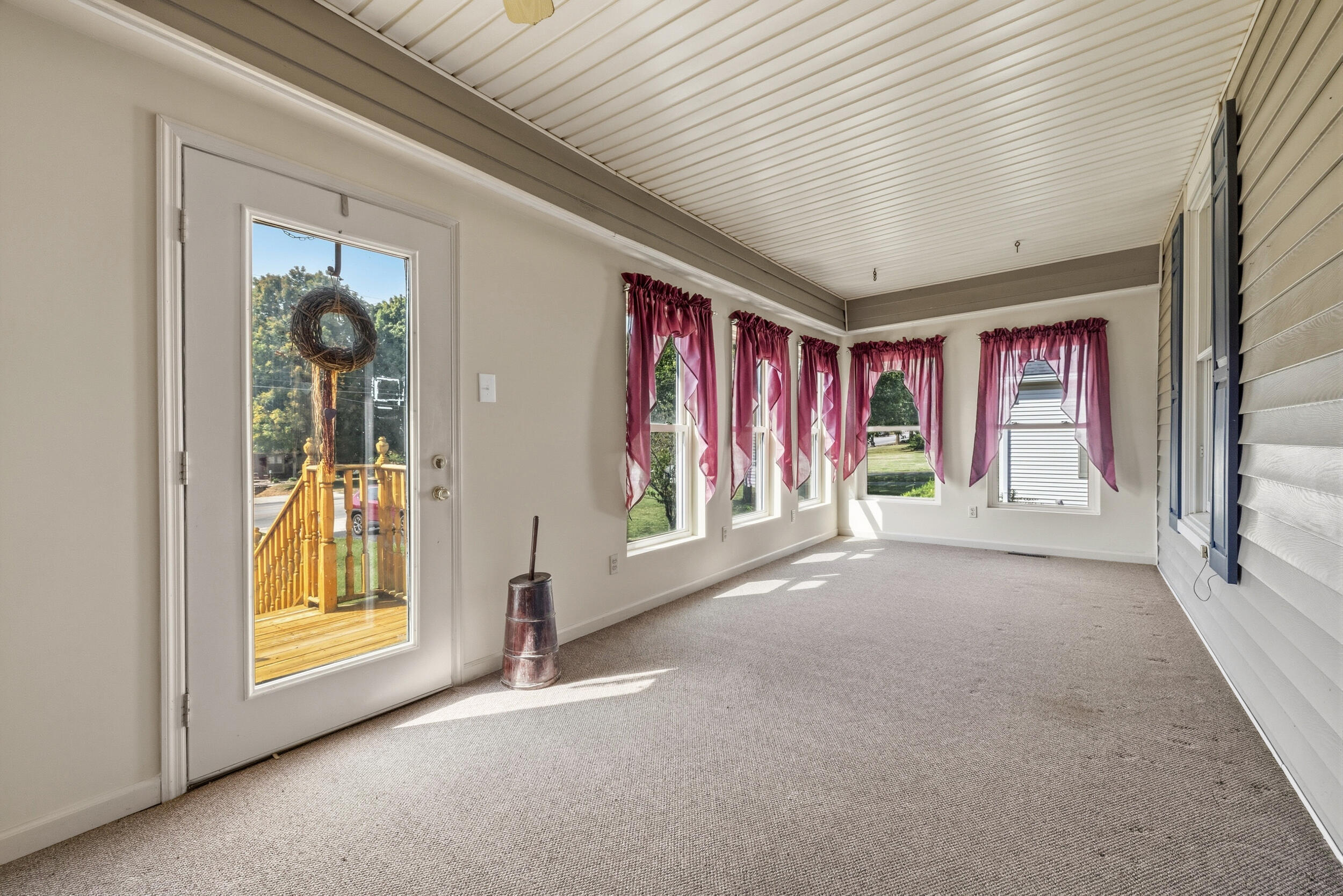 433 N College Street Property Photo 6