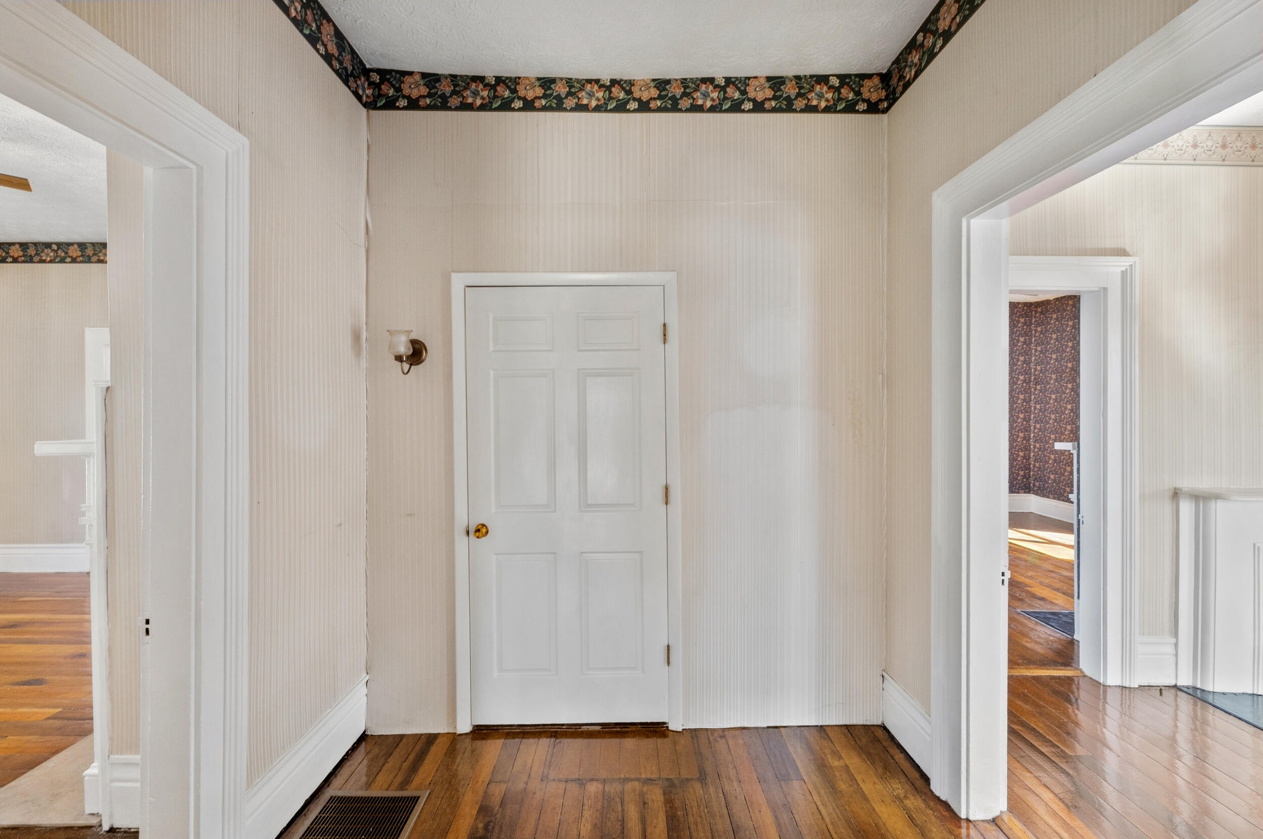 433 N College Street Property Photo 7