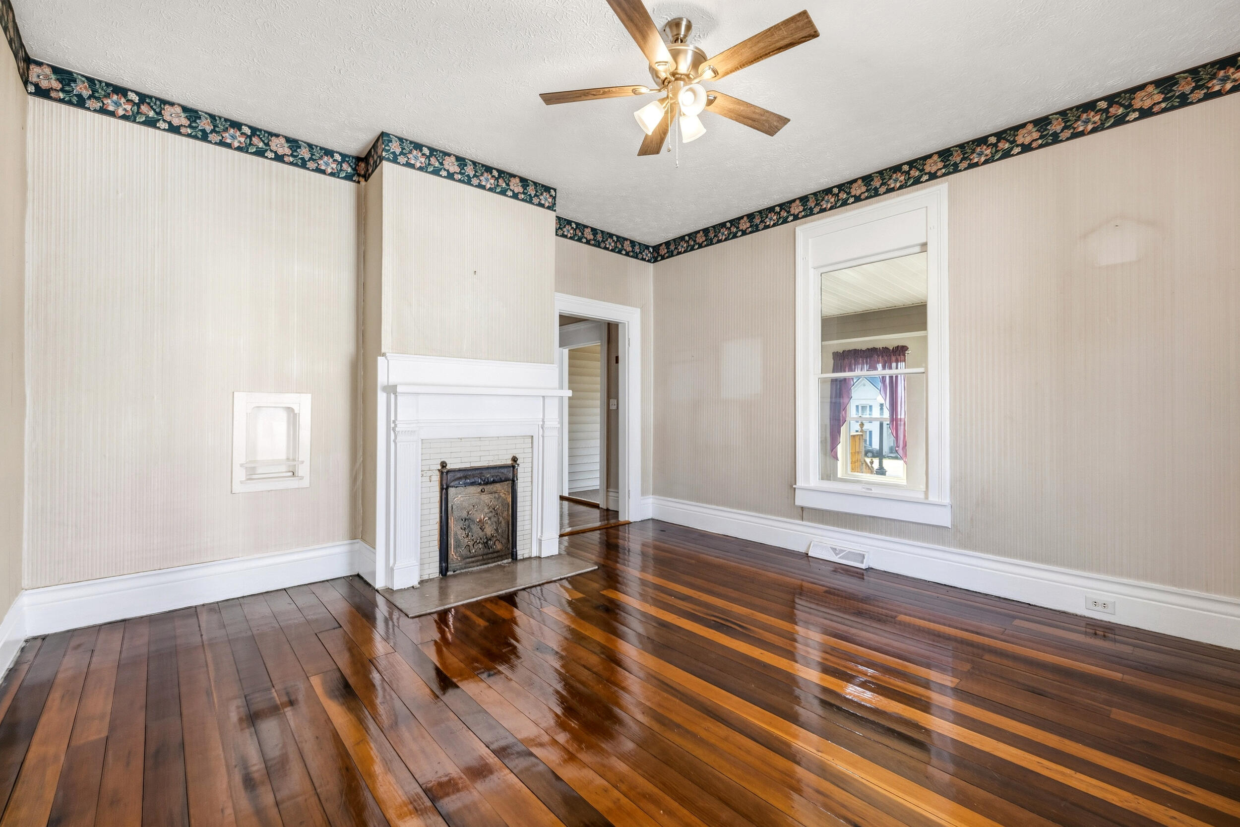 433 N College Street Property Photo 11
