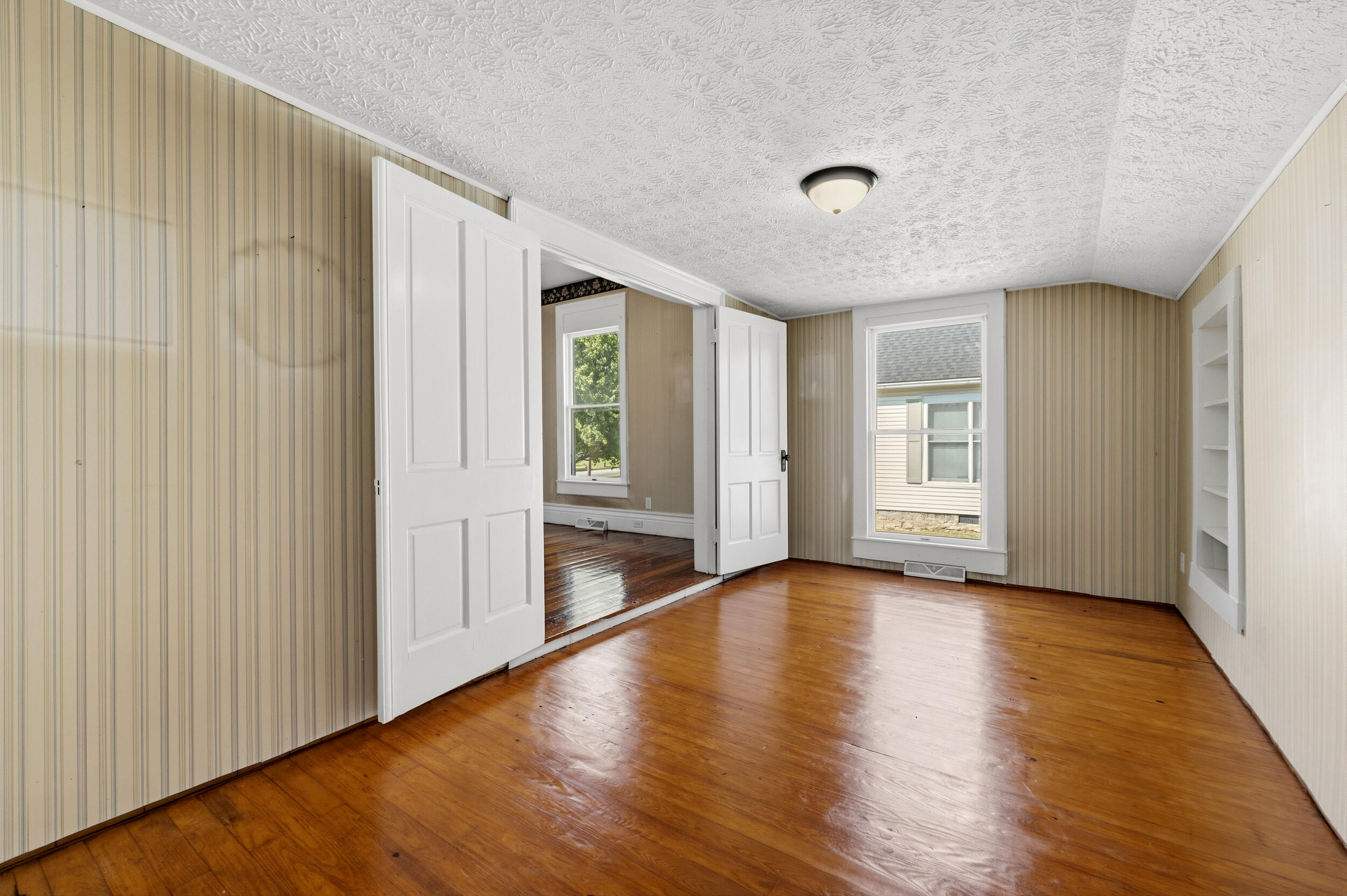 433 N College Street Property Photo 13