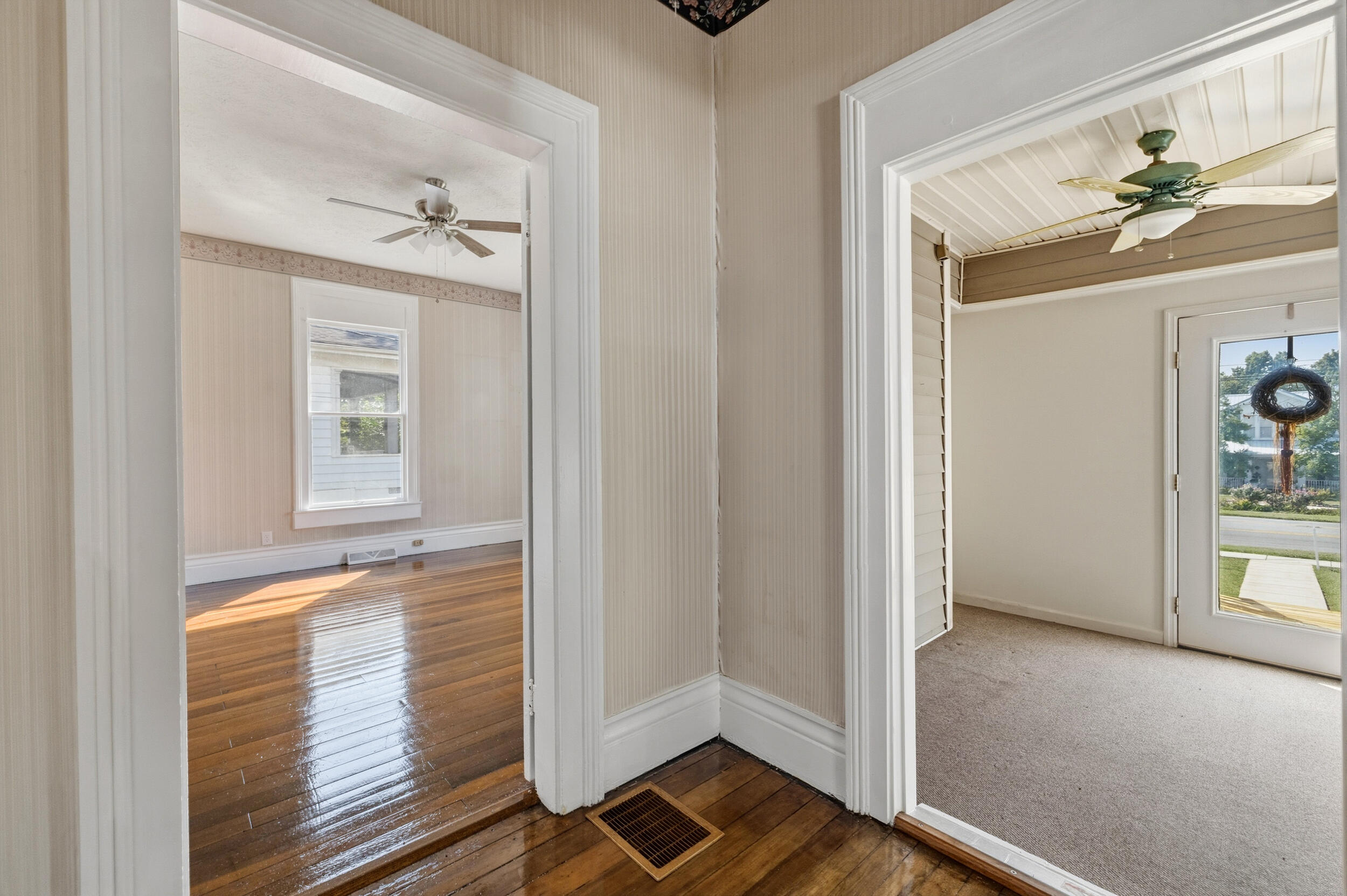 433 N College Street Property Photo 14