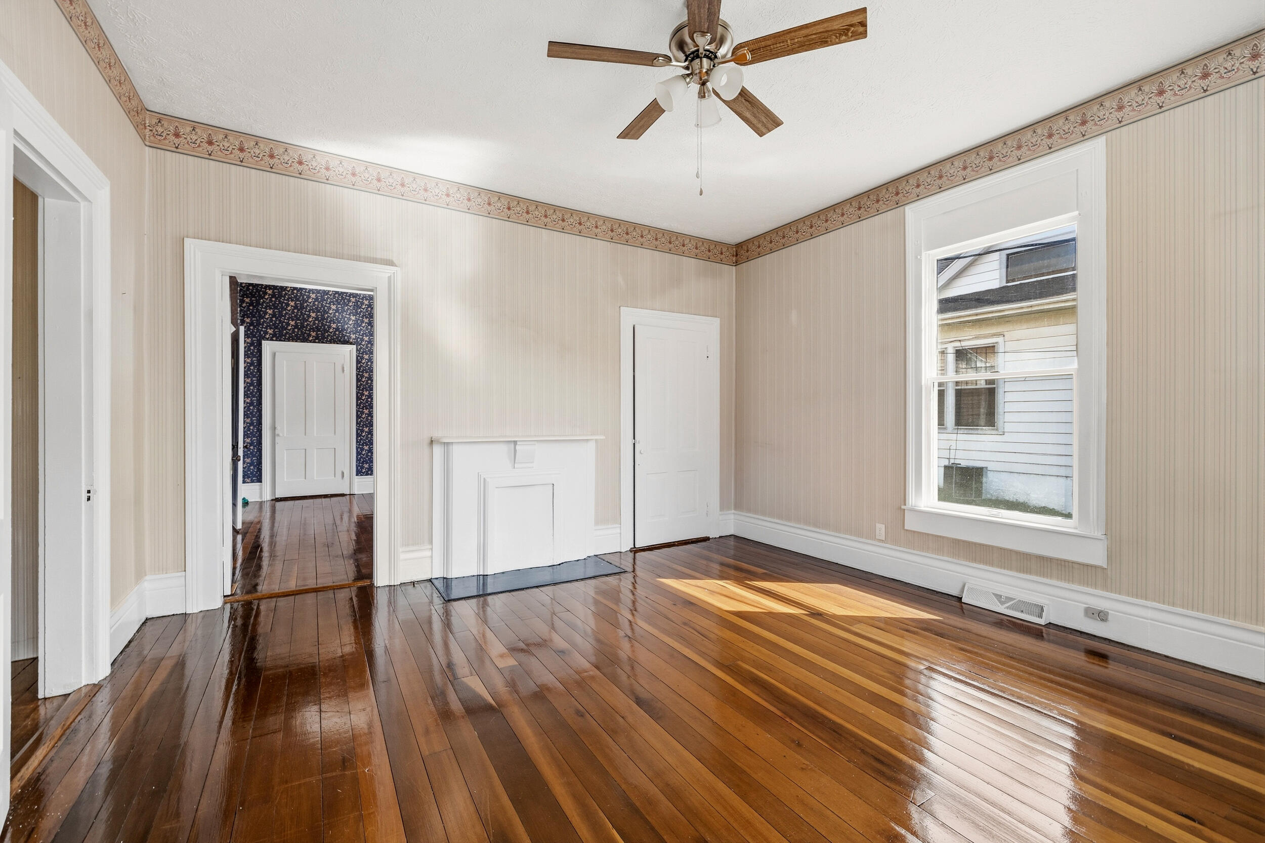 433 N College Street Property Photo 16