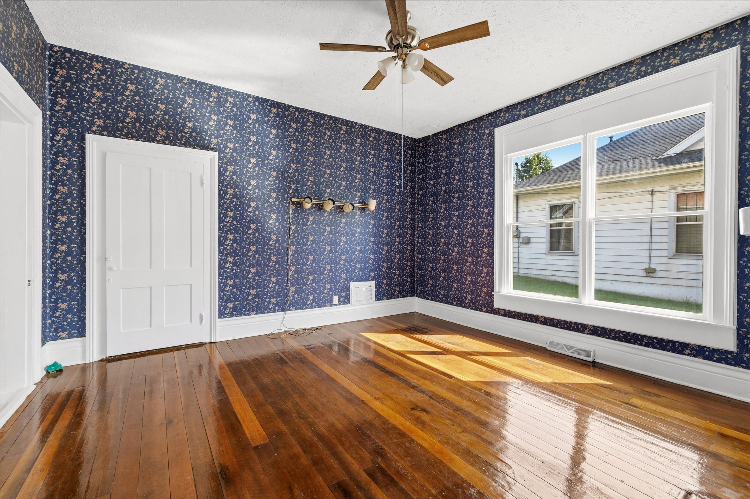 433 N College Street Property Photo 17