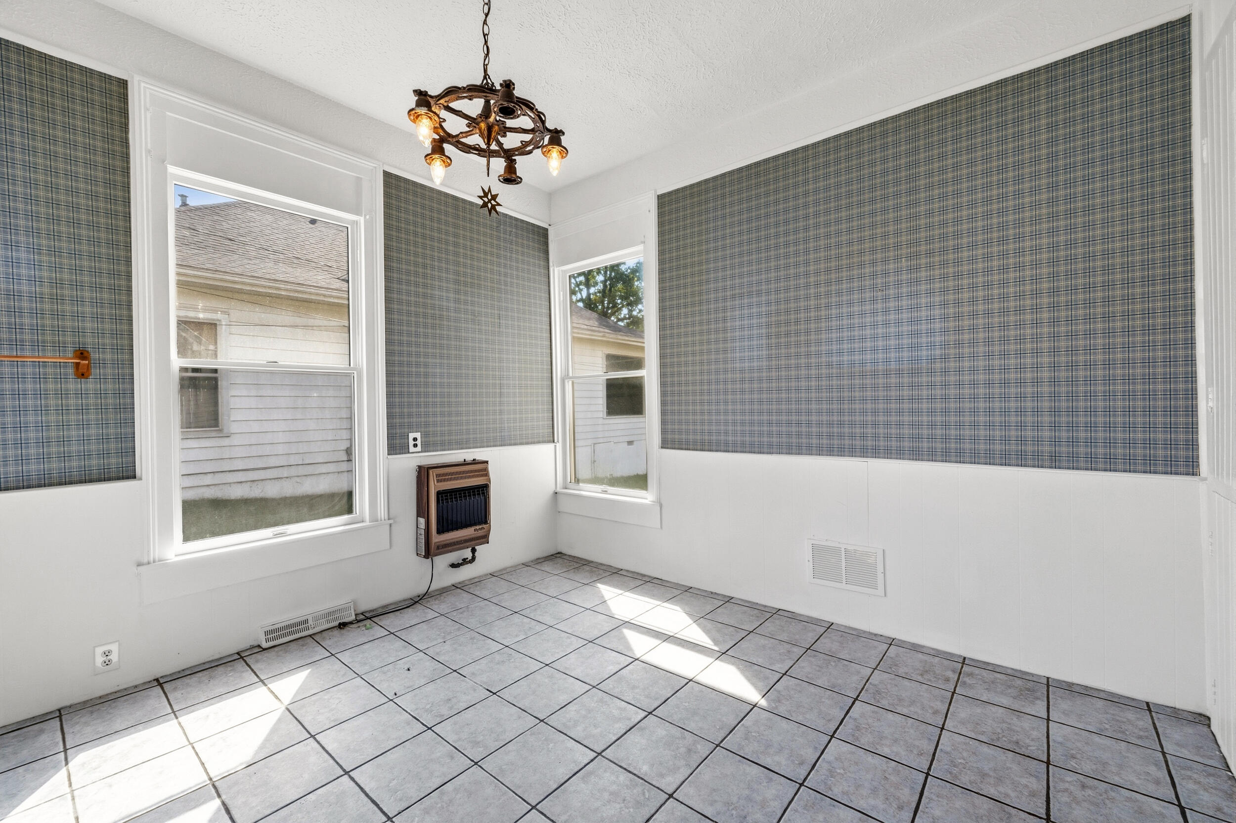 433 N College Street Property Photo 30