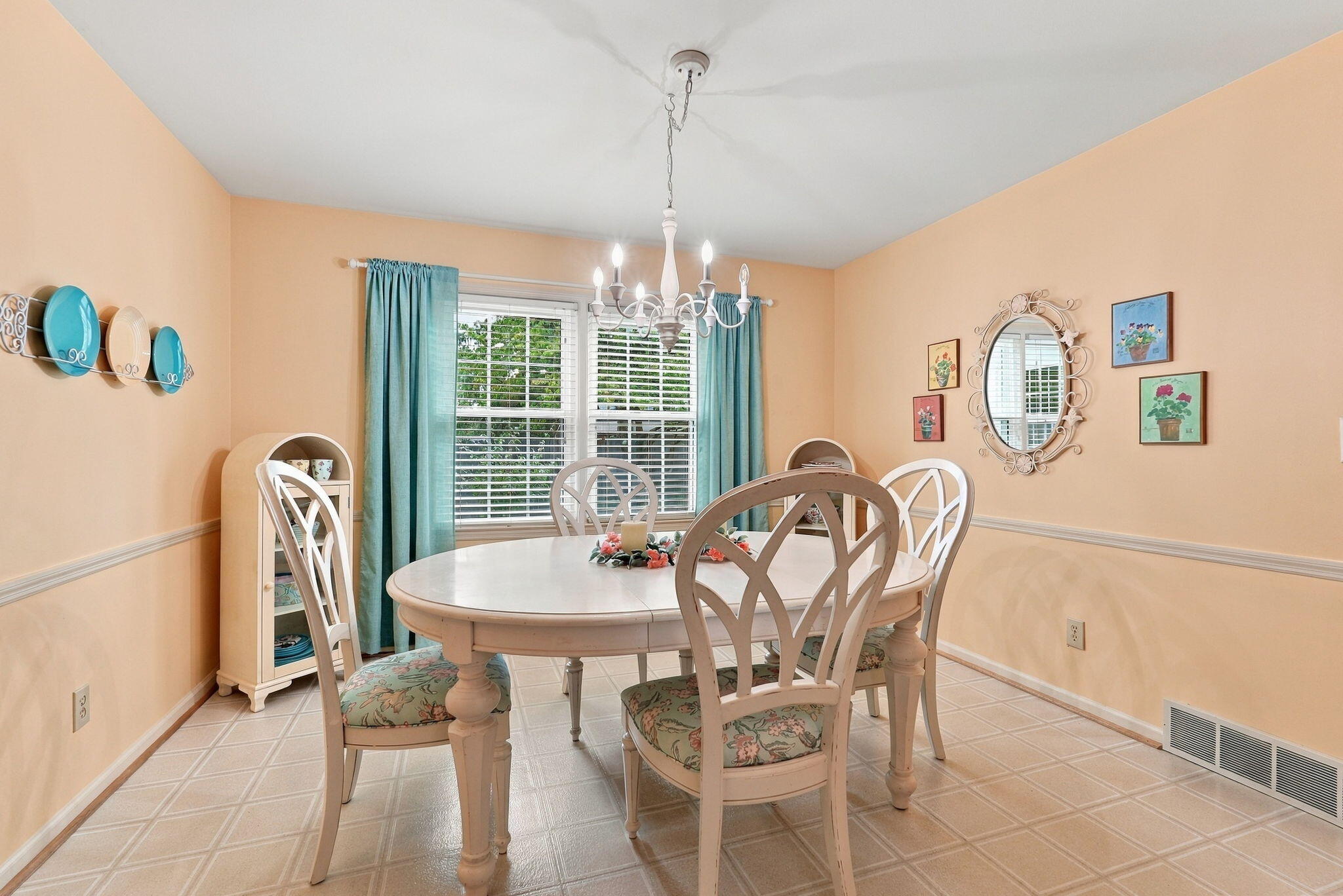 2224 Markham Court Property Photo 3