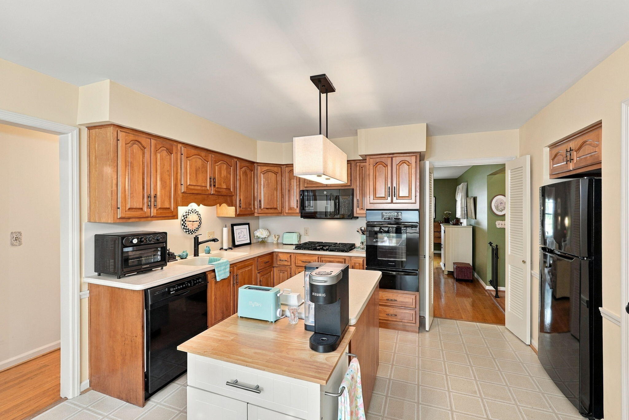 2224 Markham Court Property Photo 4
