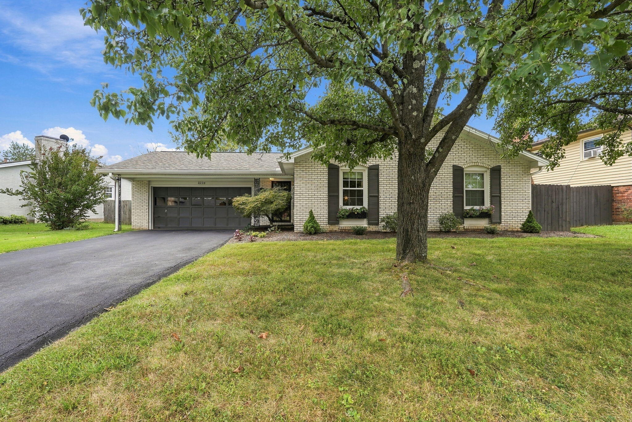 2224 Markham Court Property Photo 6