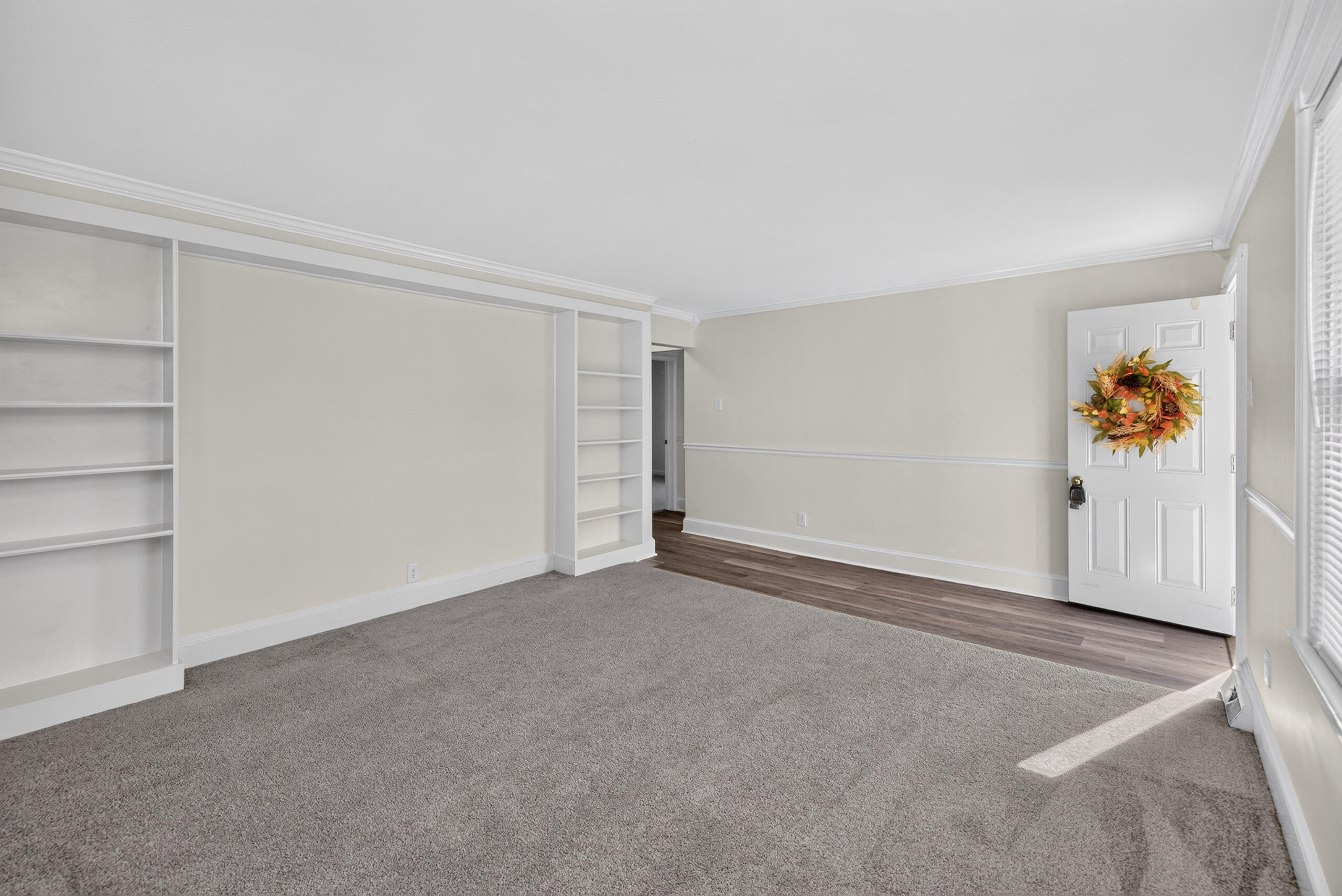 511 E Walnut Street Property Photo 1