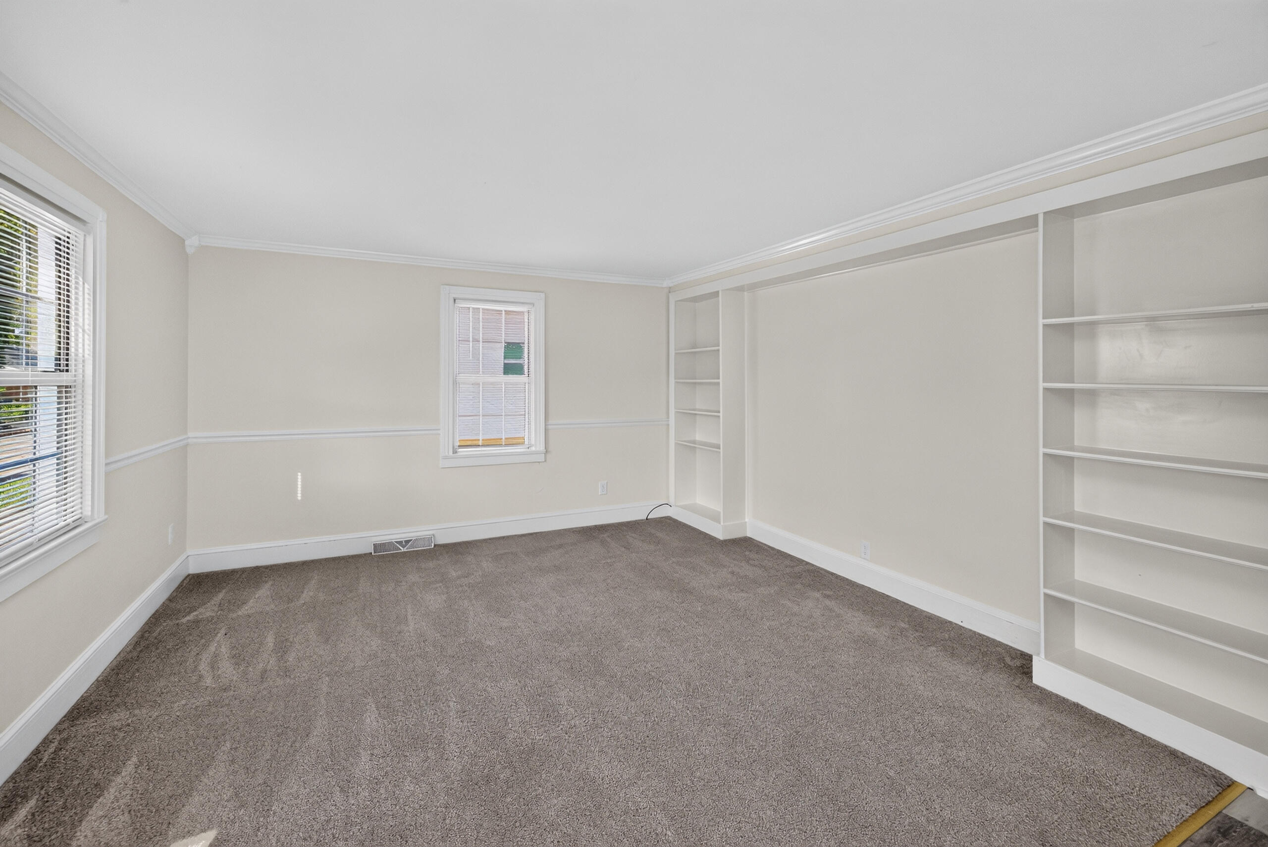 511 E Walnut Street Property Photo 3