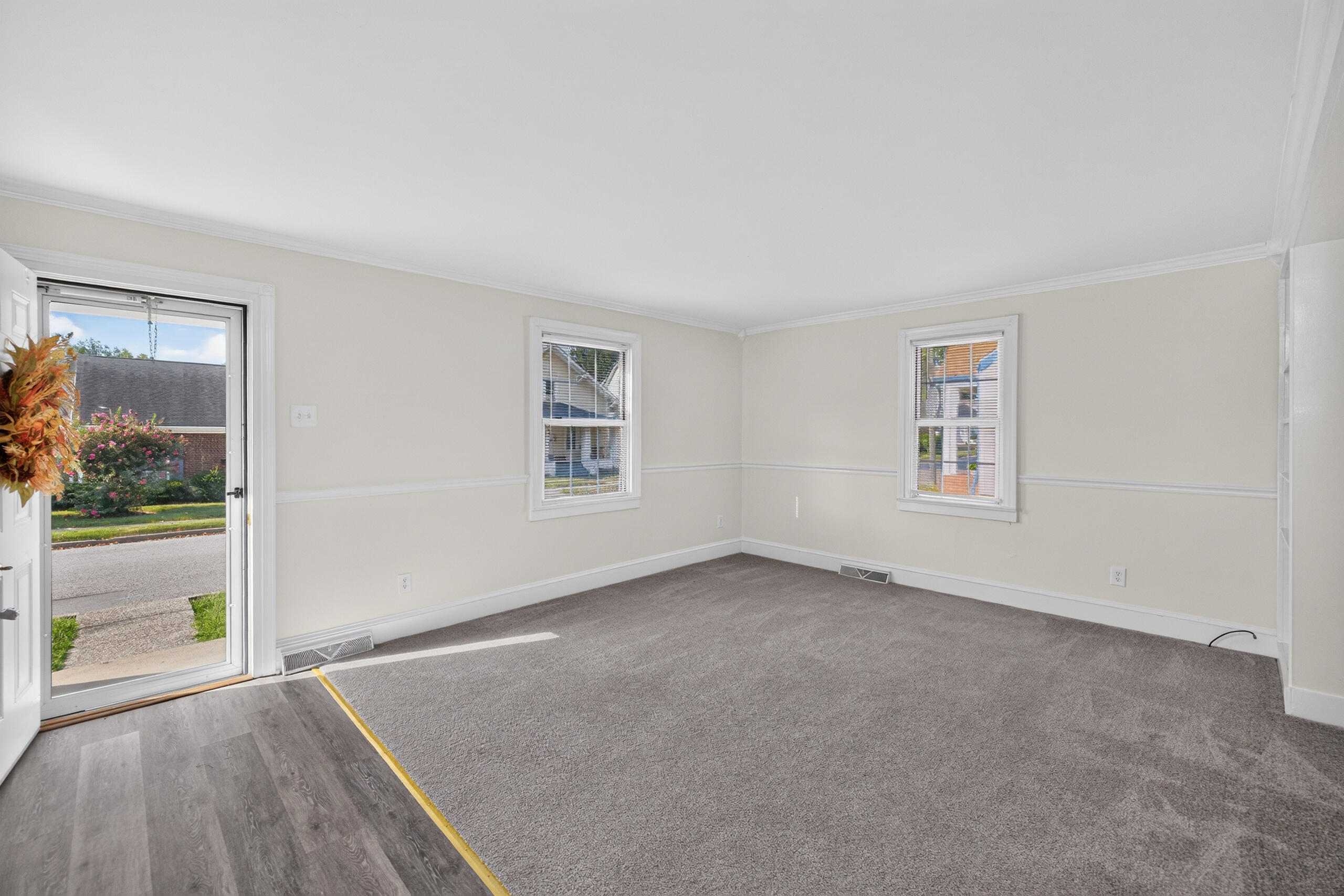 511 E Walnut Street Property Photo 5