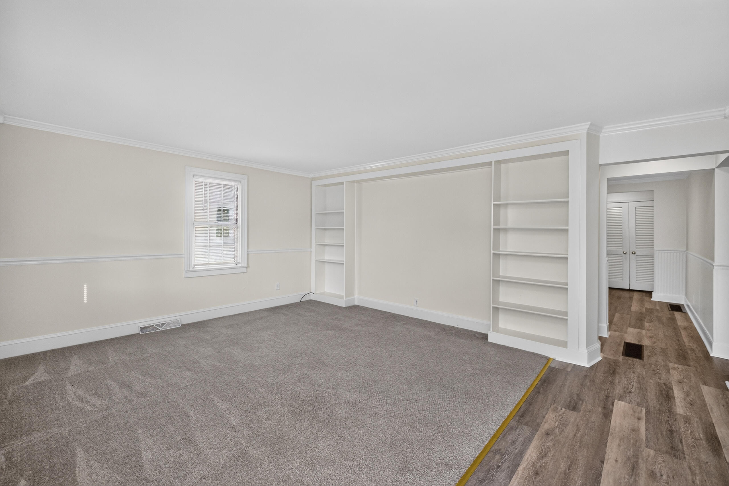 511 E Walnut Street Property Photo 6