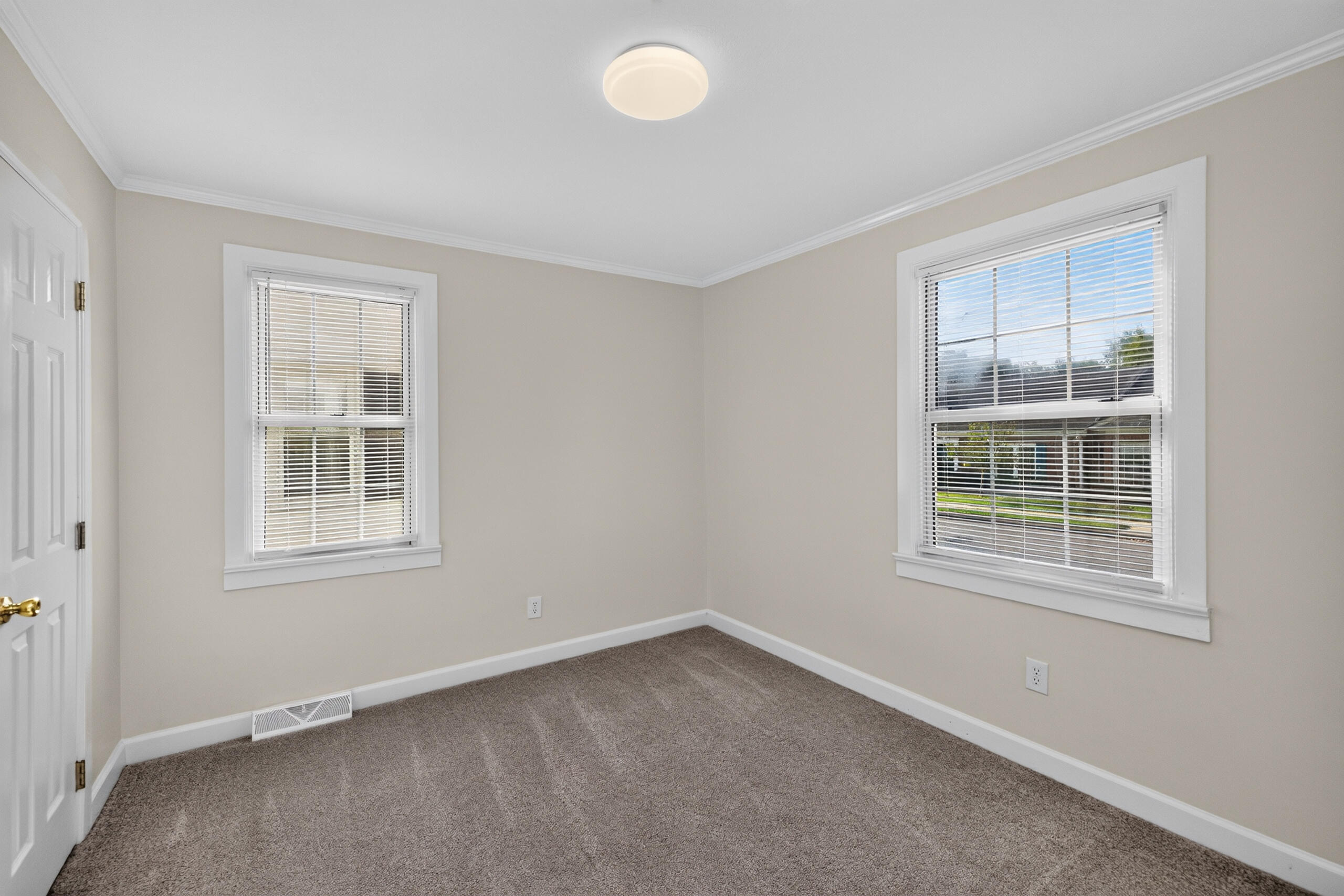 511 E Walnut Street Property Photo 11