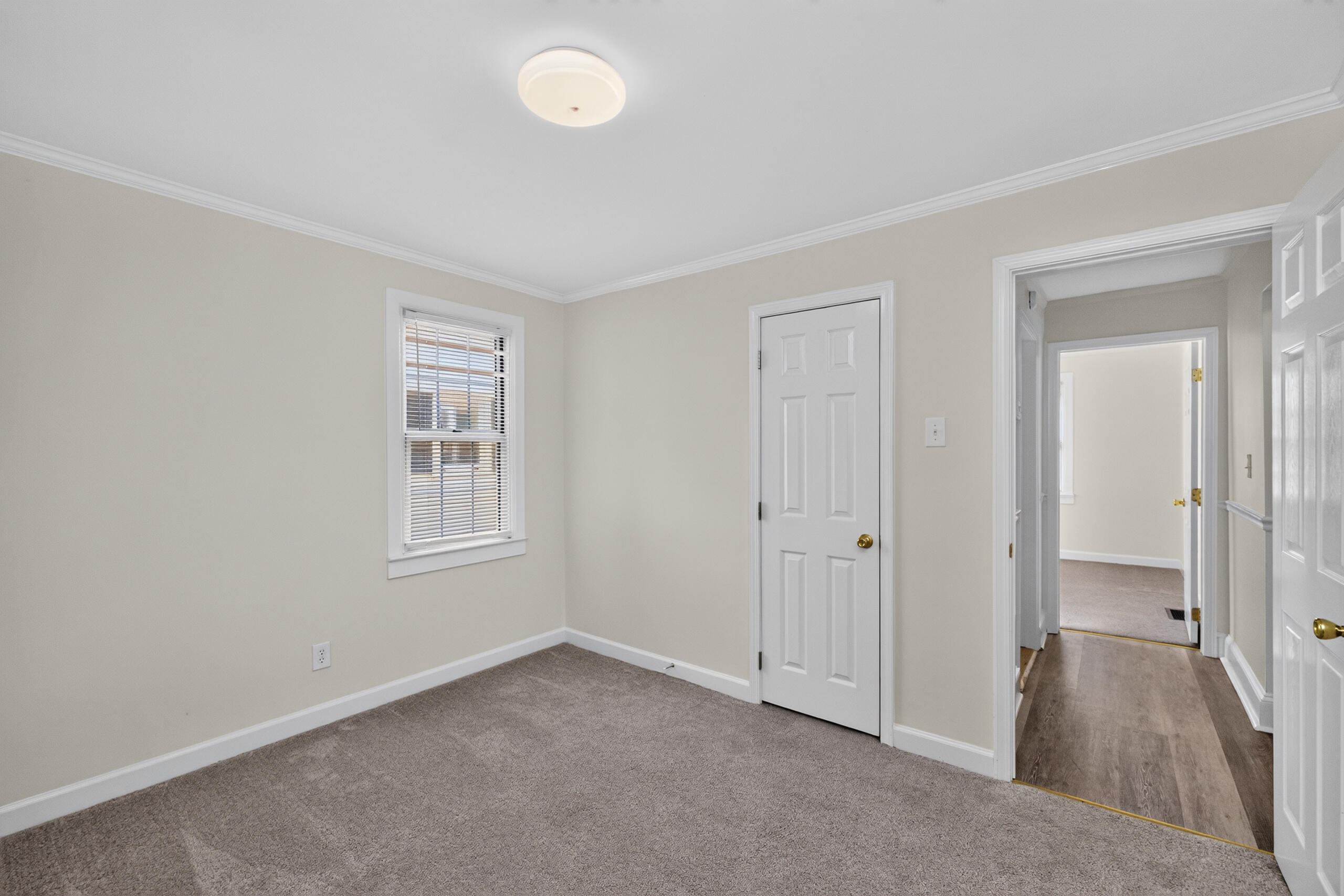 511 E Walnut Street Property Photo 14