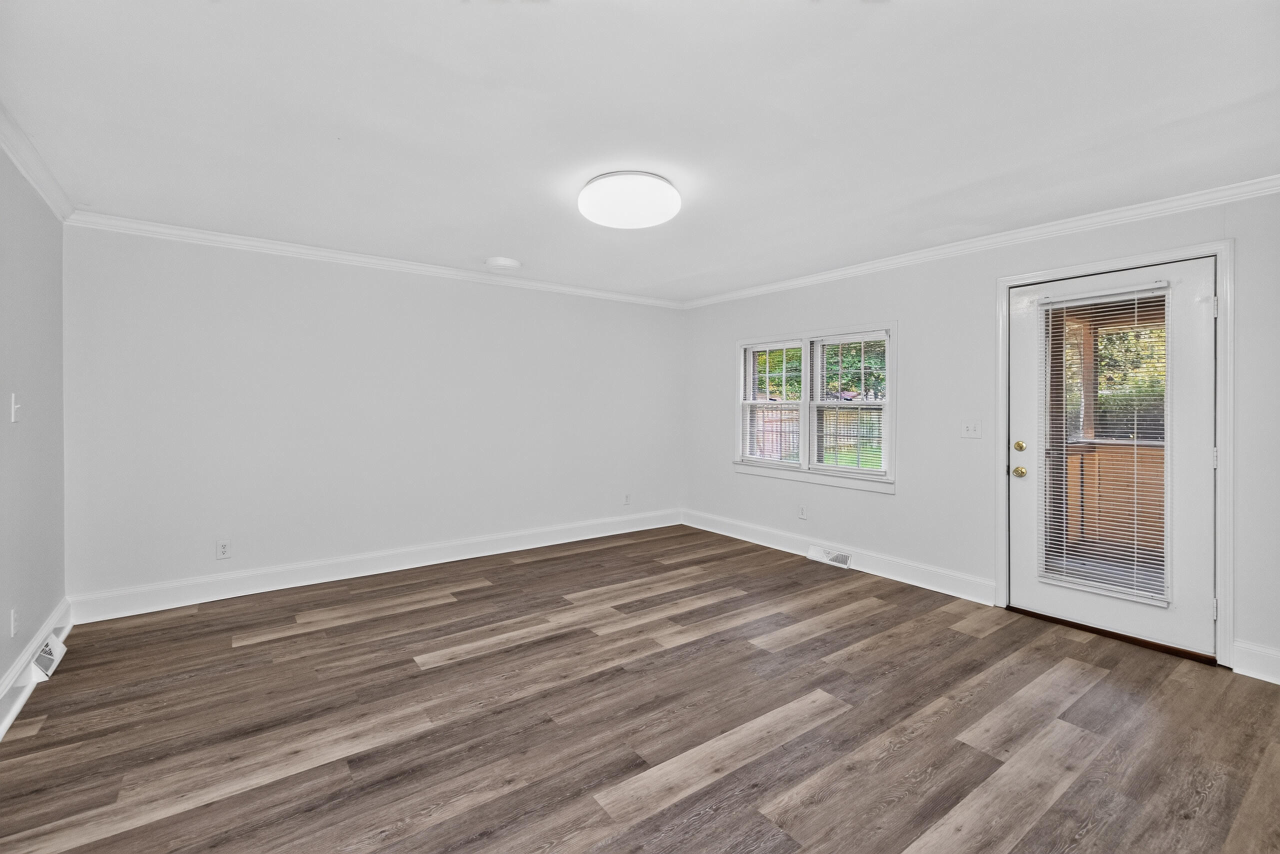 511 E Walnut Street Property Photo 16