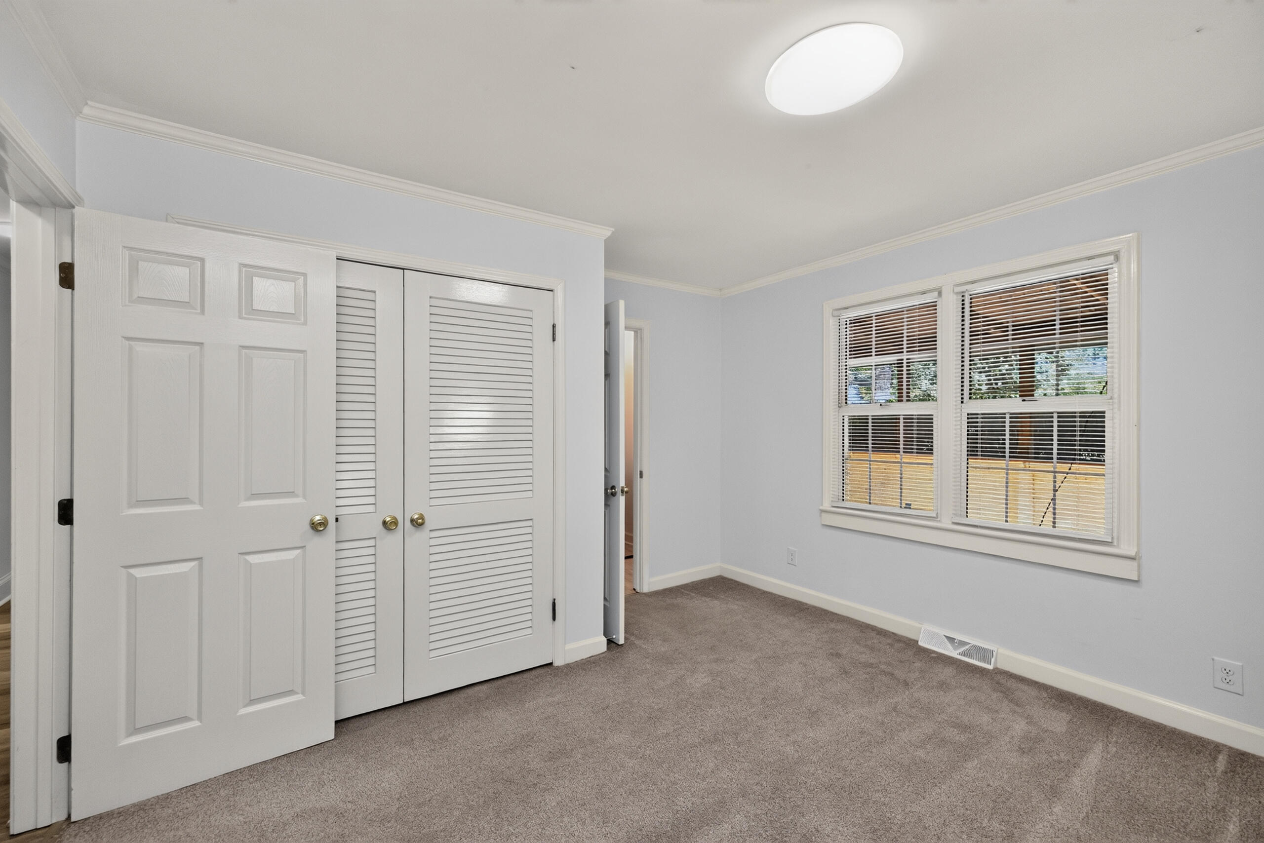 511 E Walnut Street Property Photo 18