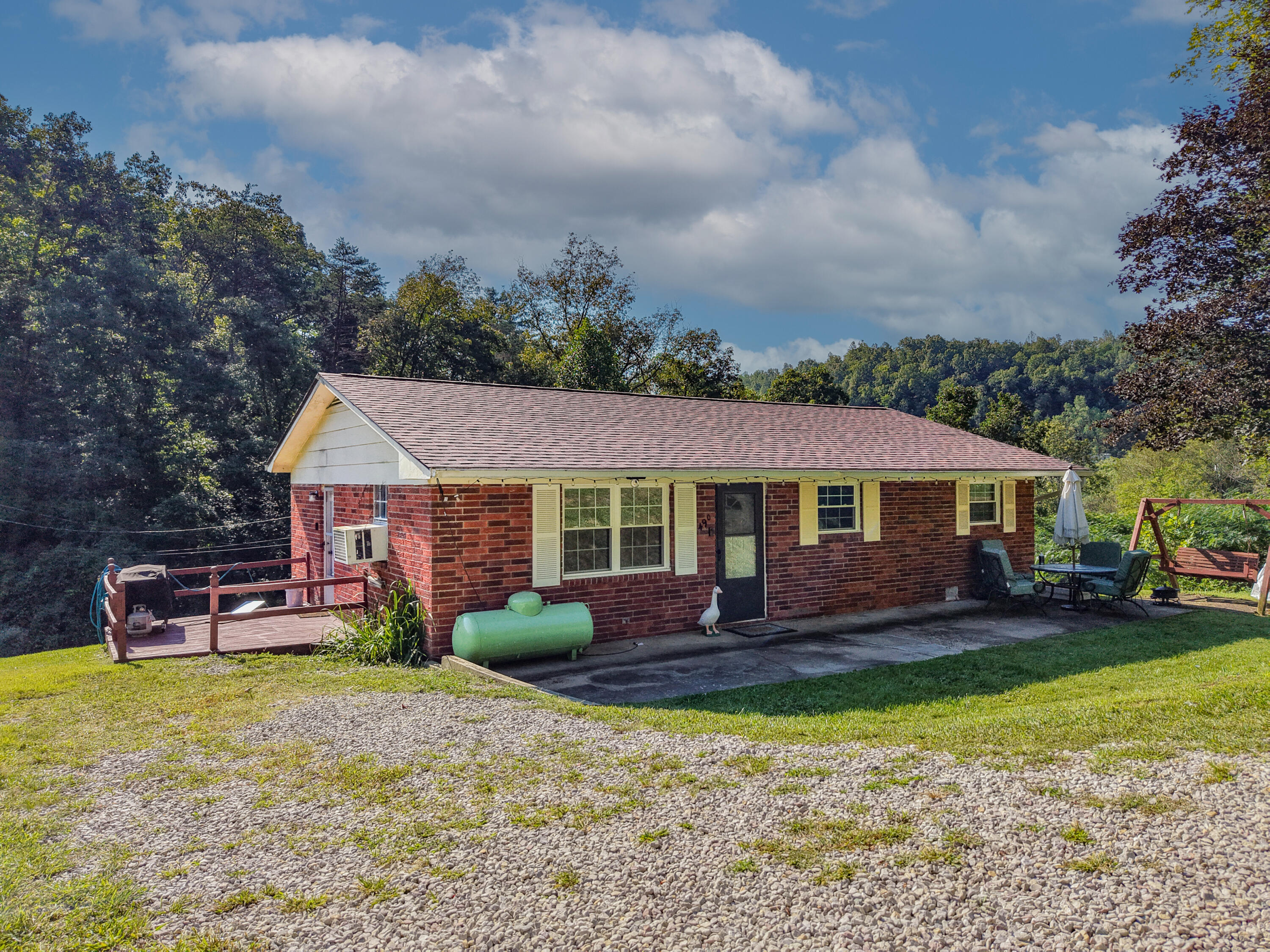 490 Cribbs Hill Property Photo 2