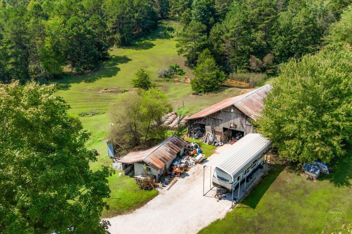 1889 Pond Lick Road Property Photo 3