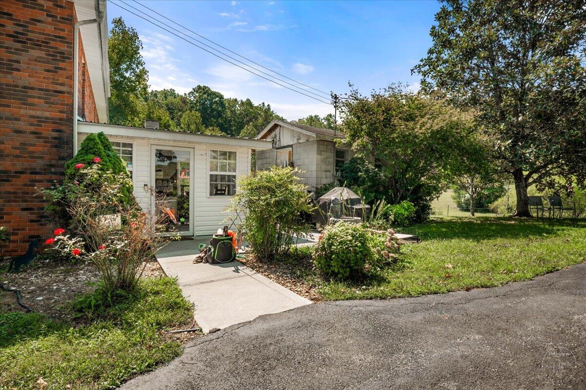 1889 Pond Lick Road Property Photo 16