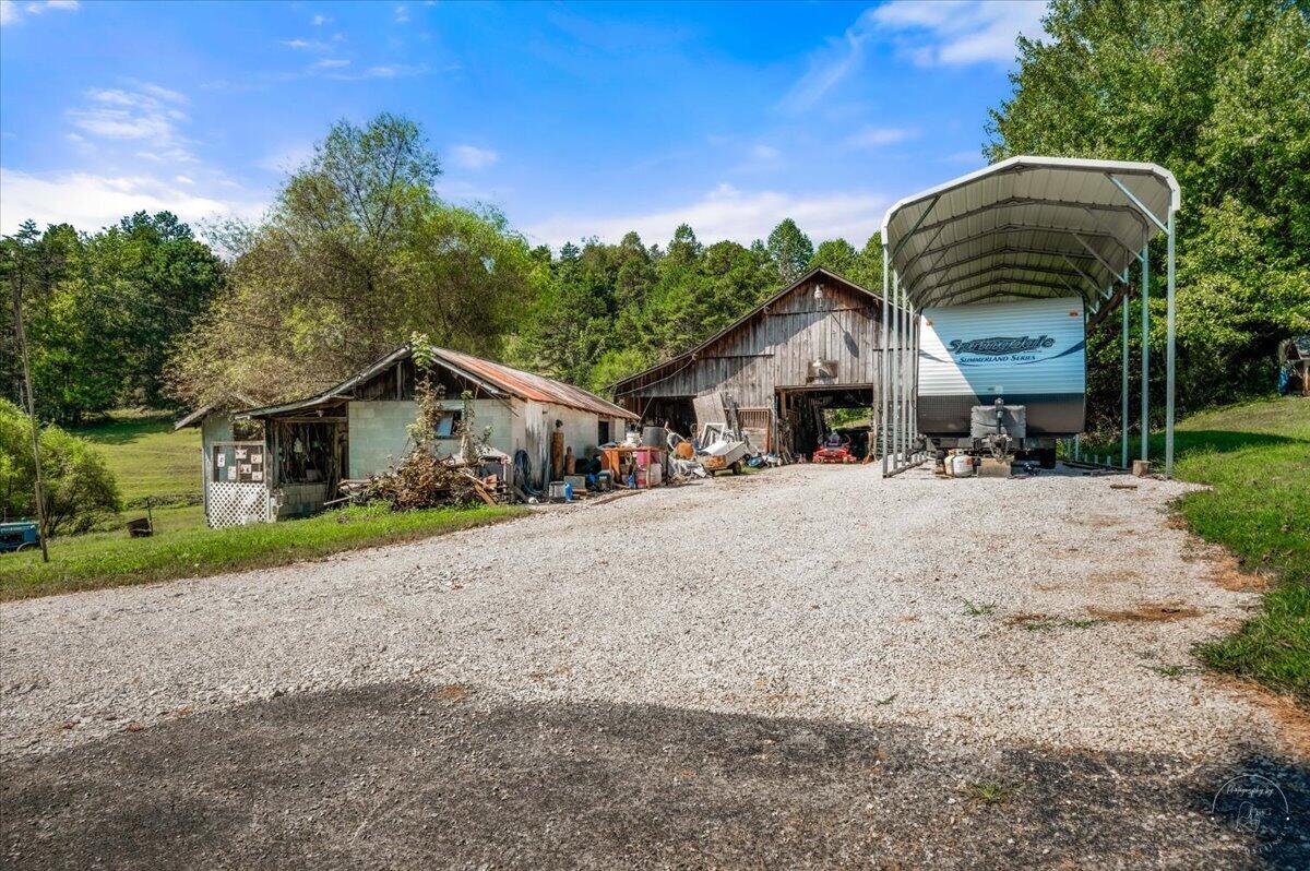 1889 Pond Lick Road Property Photo 17