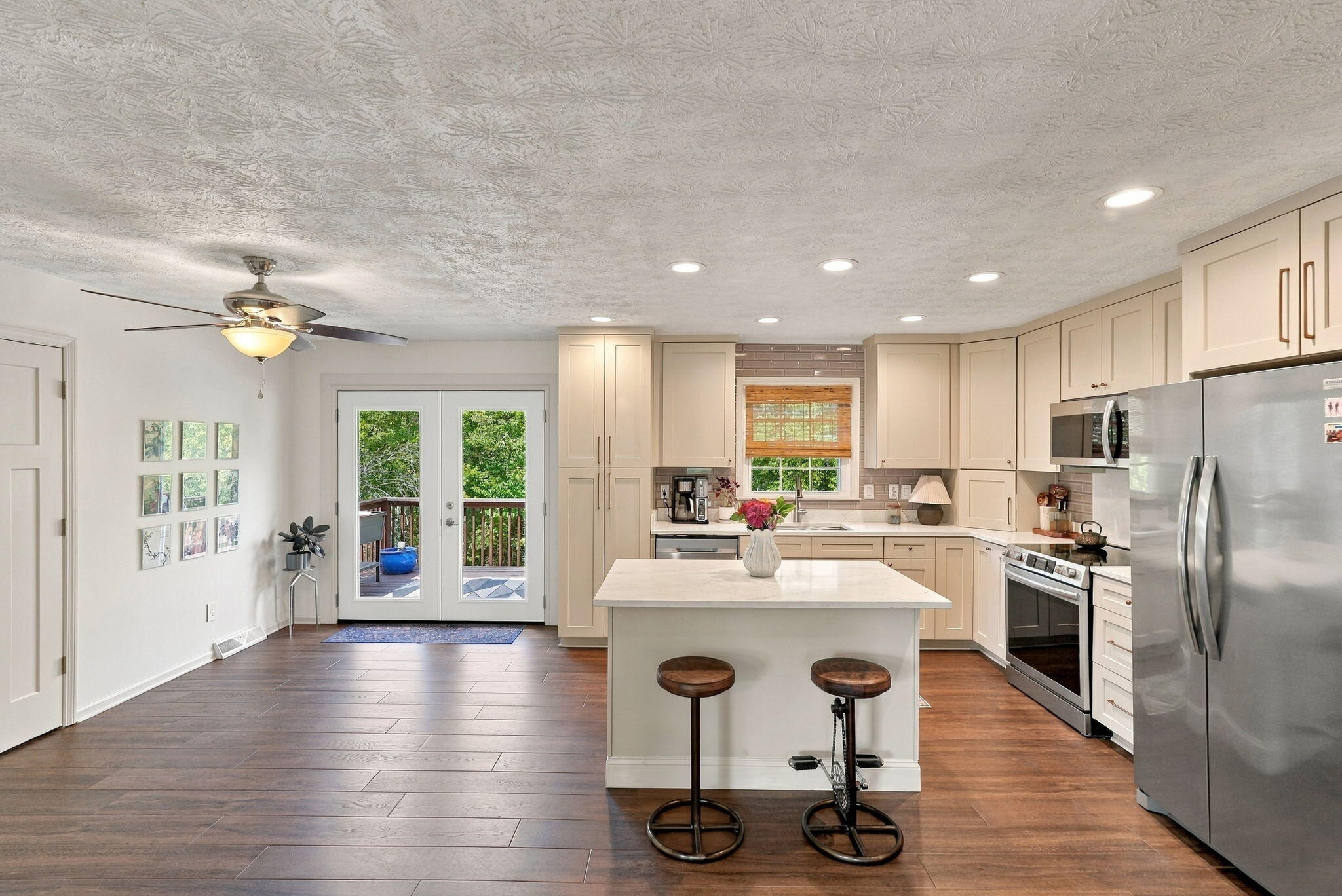 165 Mercer Avenue Property Photo 10