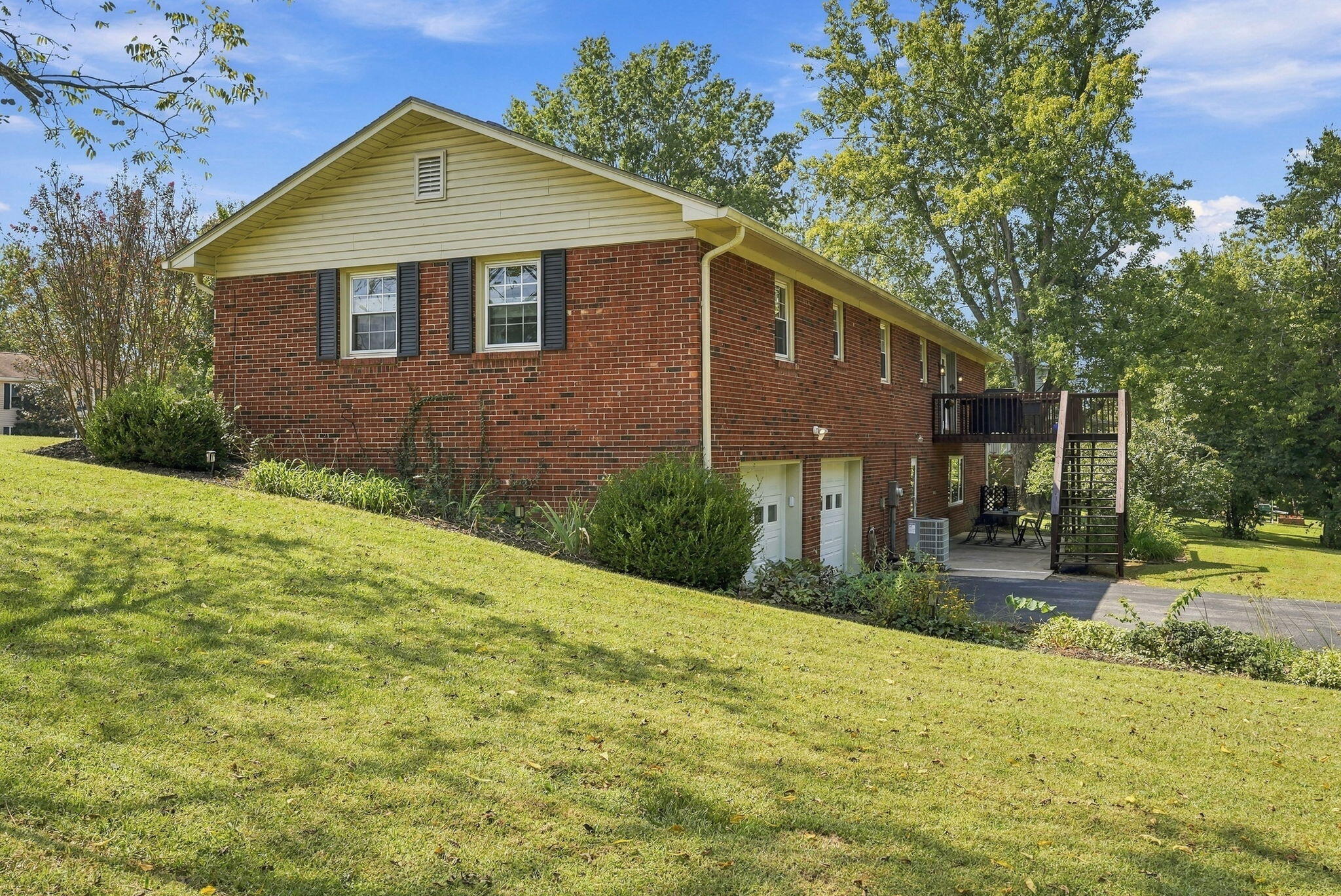 165 Mercer Avenue Property Photo 32