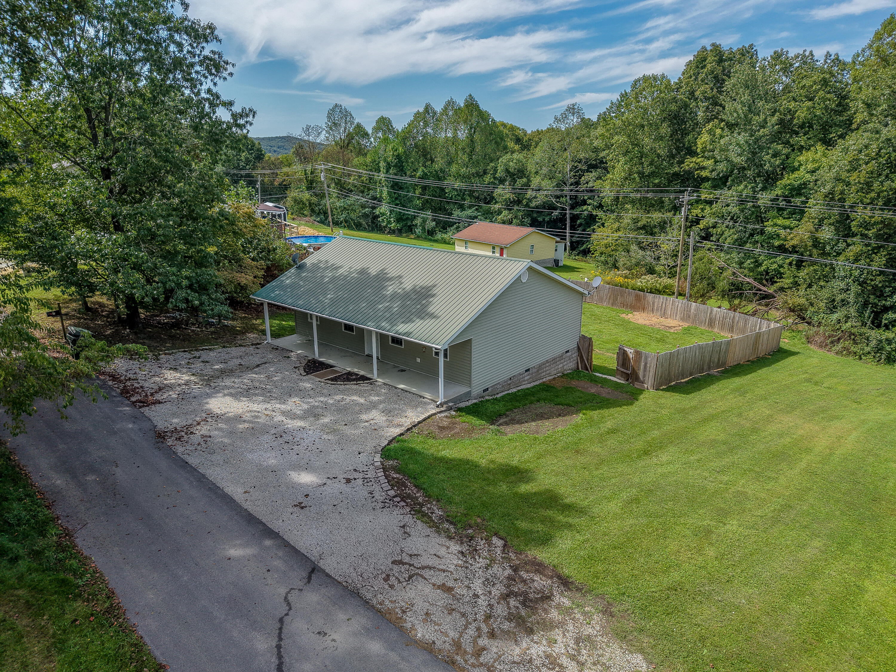 211 Ridgeway Drive Property Photo 3