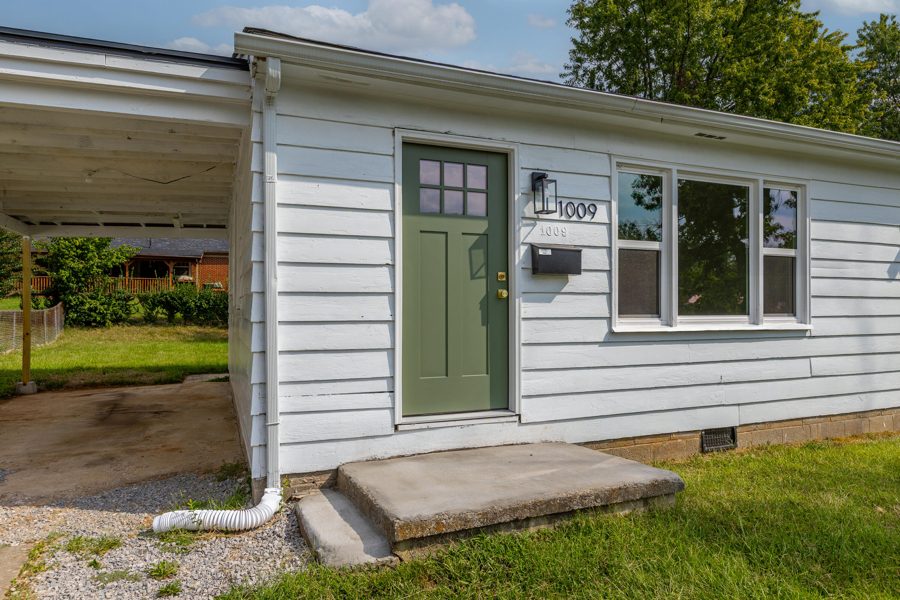 1009 Hudson Avenue Property Photo 4