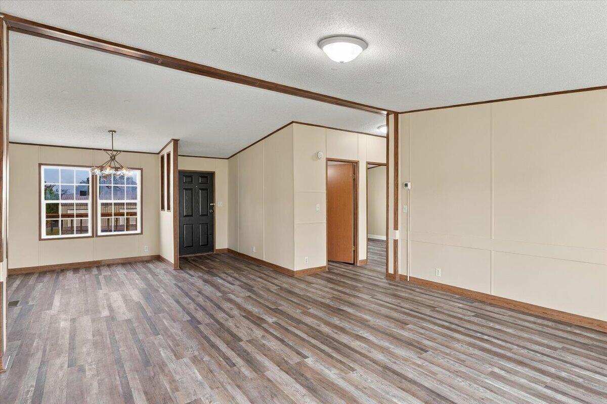 107 Breezy Loop Property Photo 3