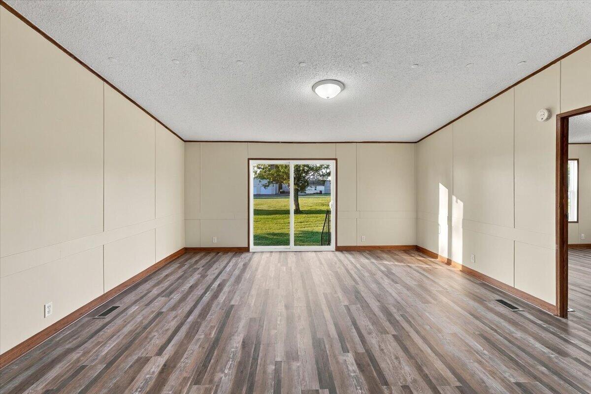 107 Breezy Loop Property Photo 6