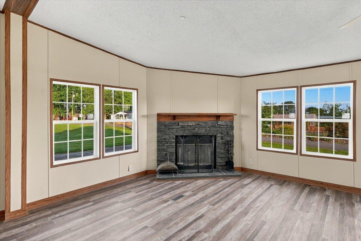 107 Breezy Loop Property Photo 11