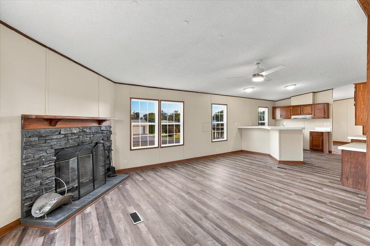 107 Breezy Loop Property Photo 12