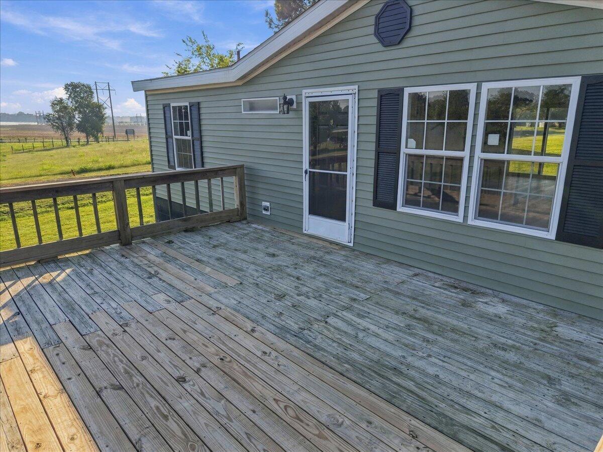 107 Breezy Loop Property Photo 29