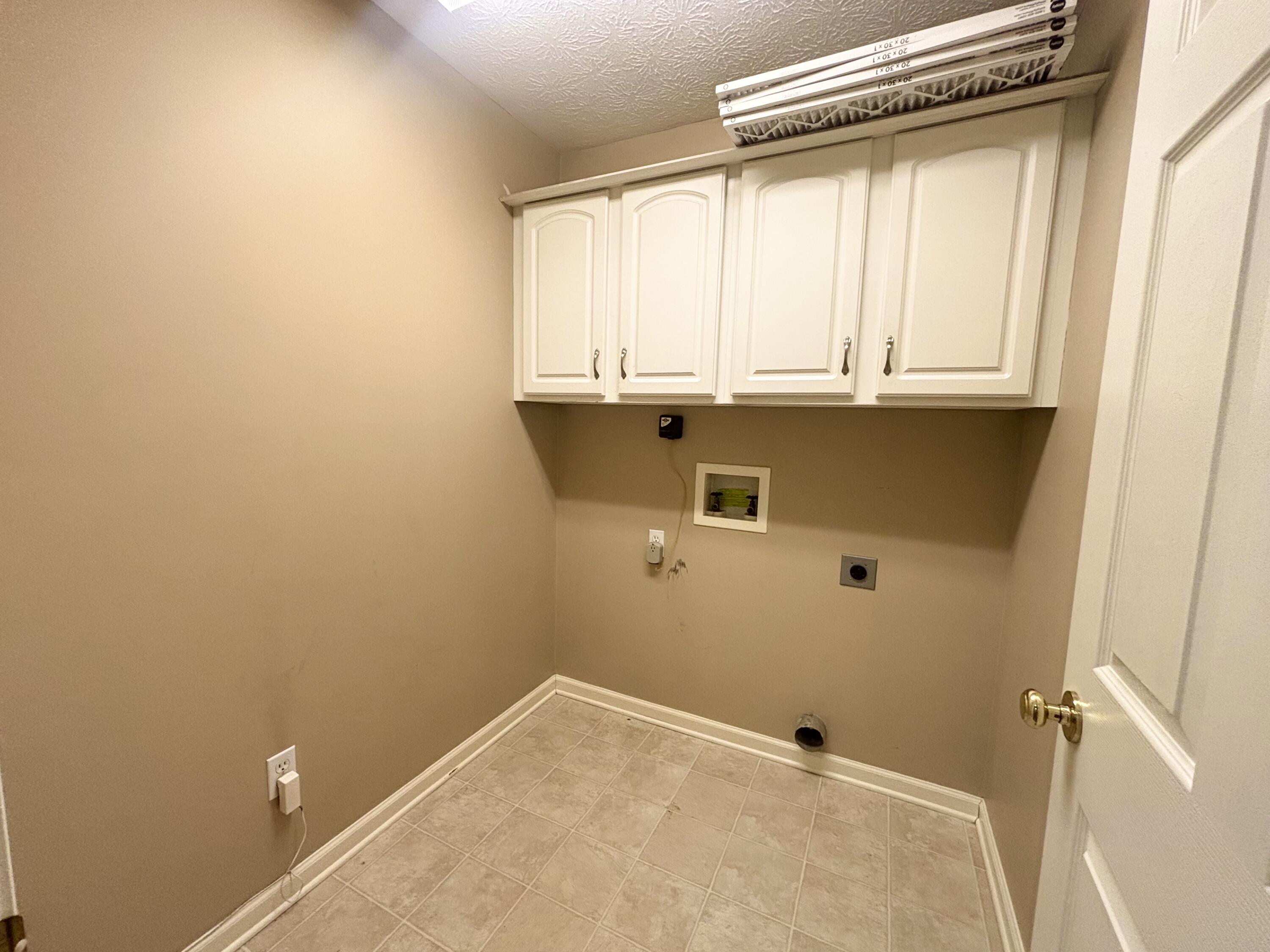 614 Ashbury Circle Property Photo 16
