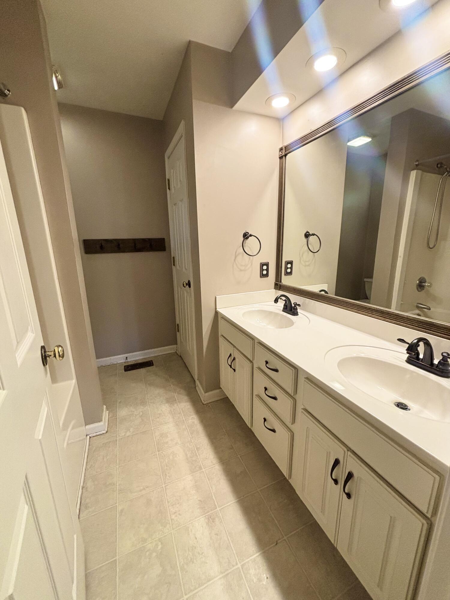 614 Ashbury Circle Property Photo 29