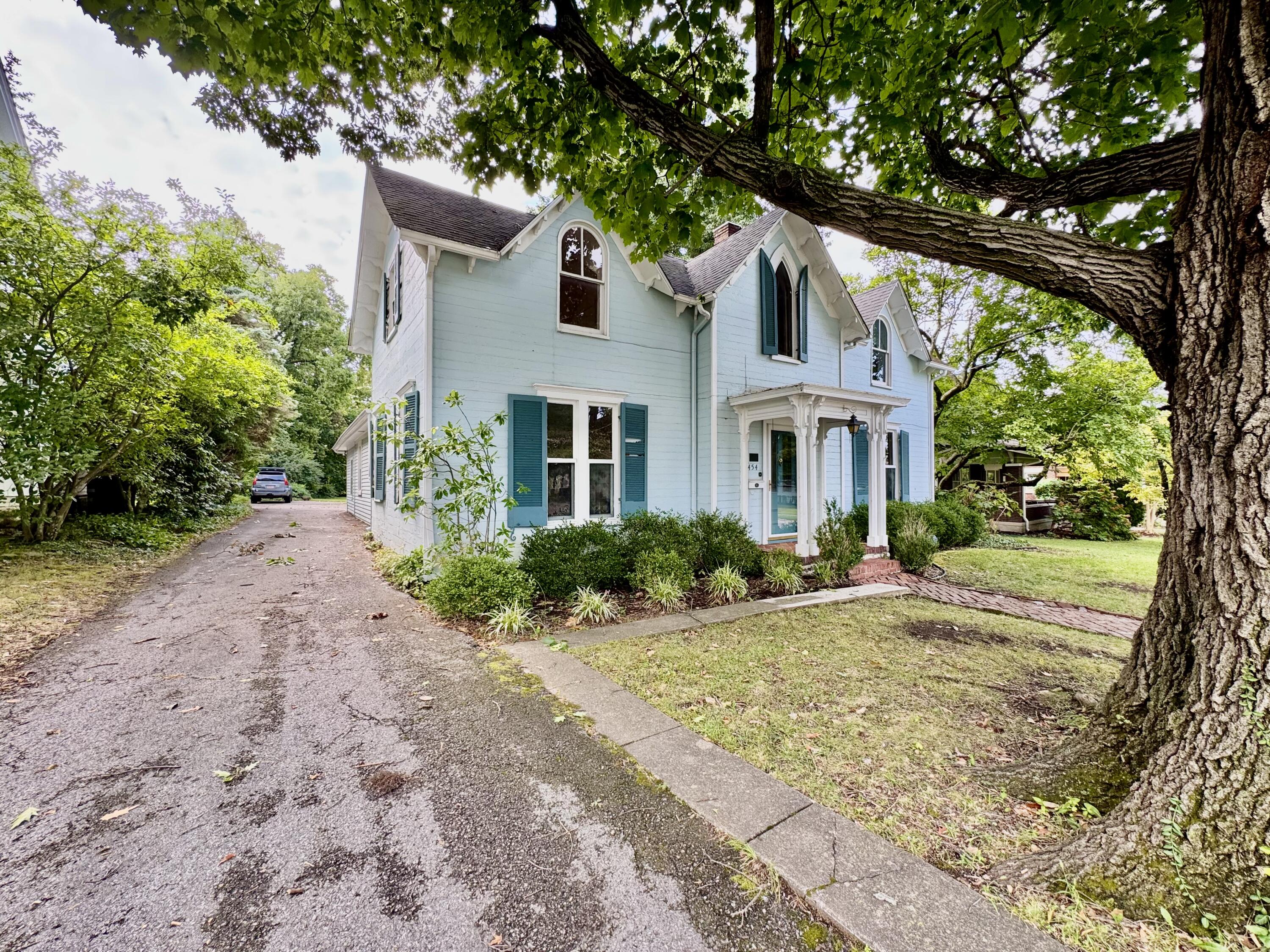 454 W Lexington Avenue Property Photo 2
