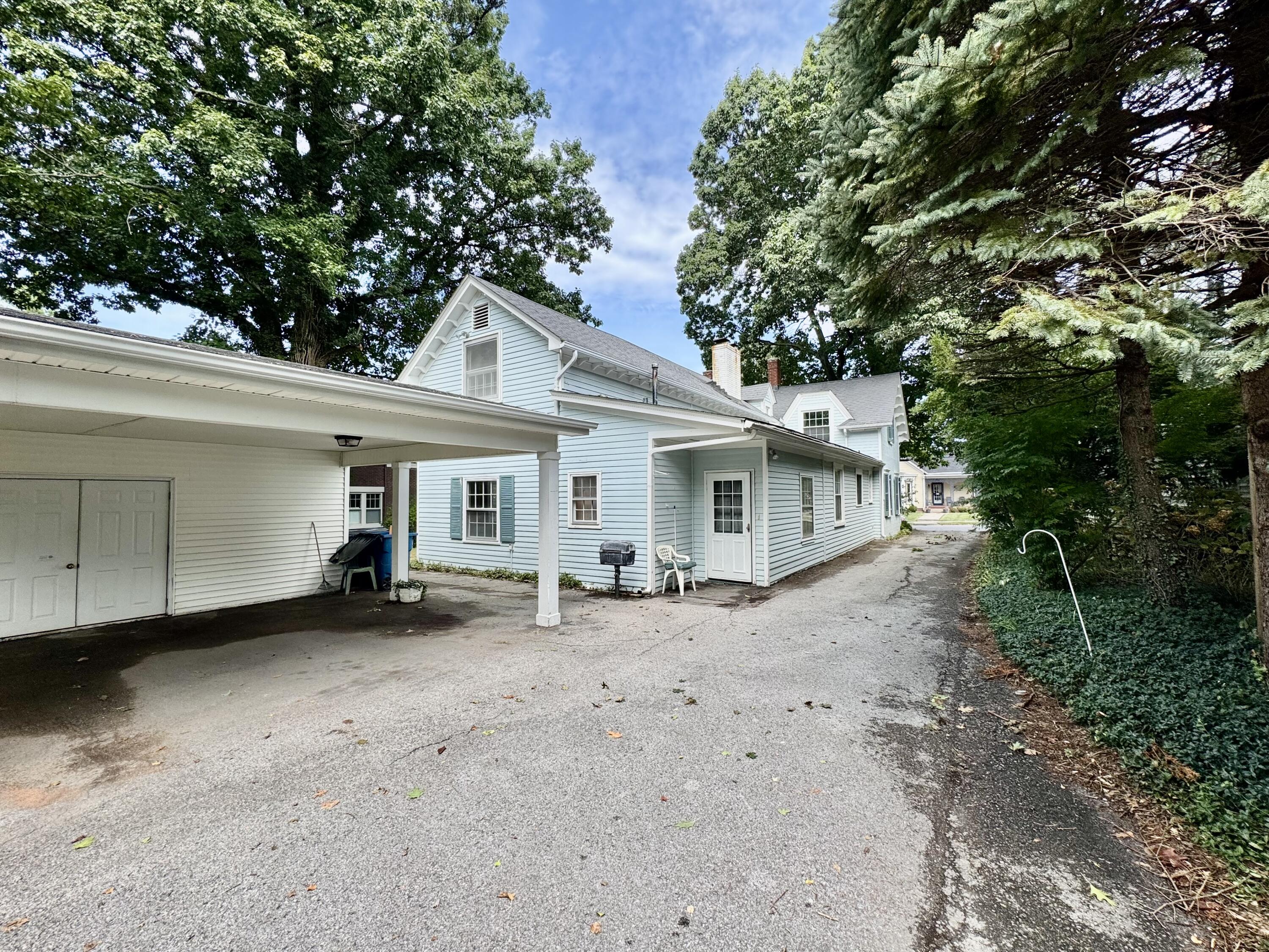 454 W Lexington Avenue Property Photo 3