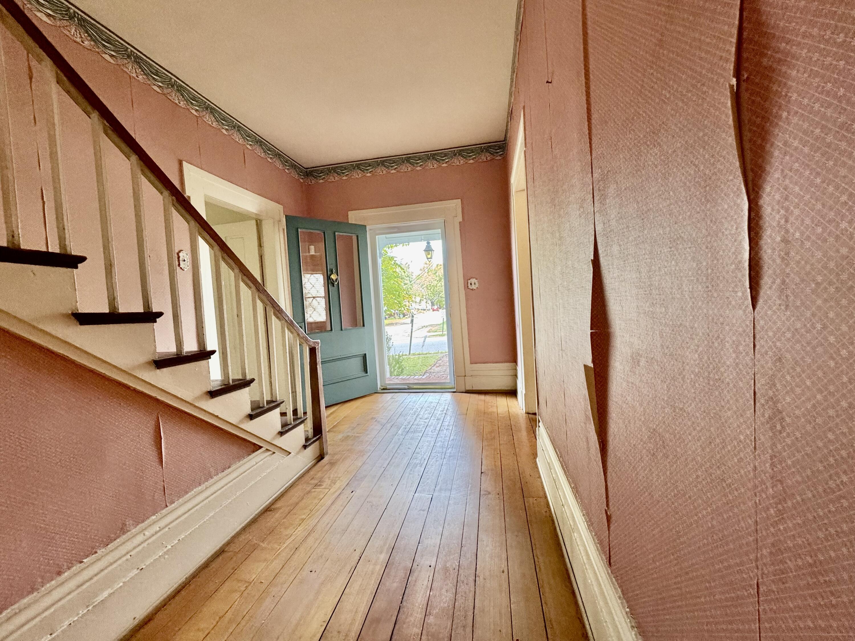 454 W Lexington Avenue Property Photo 6