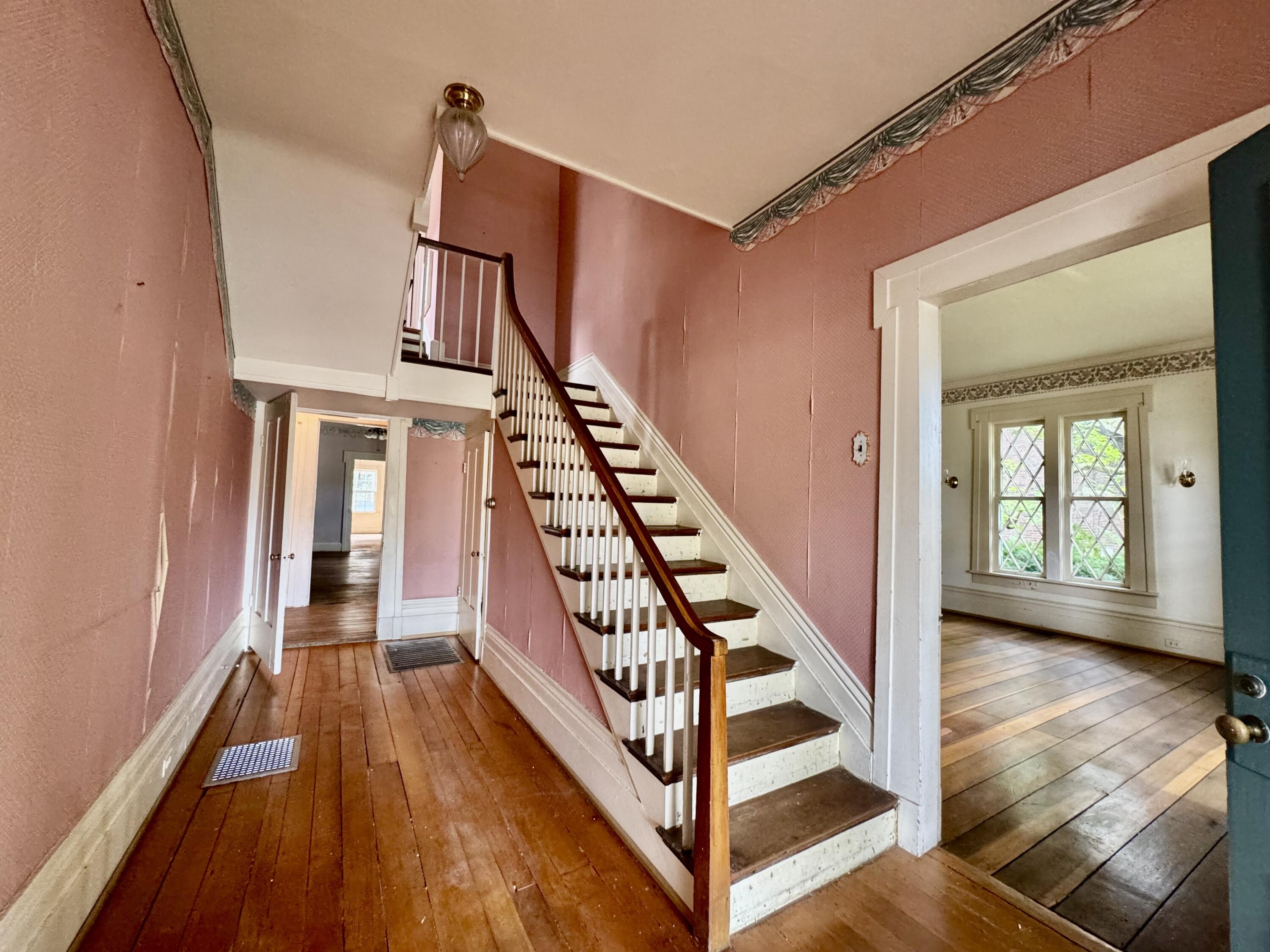 454 W Lexington Avenue Property Photo 7