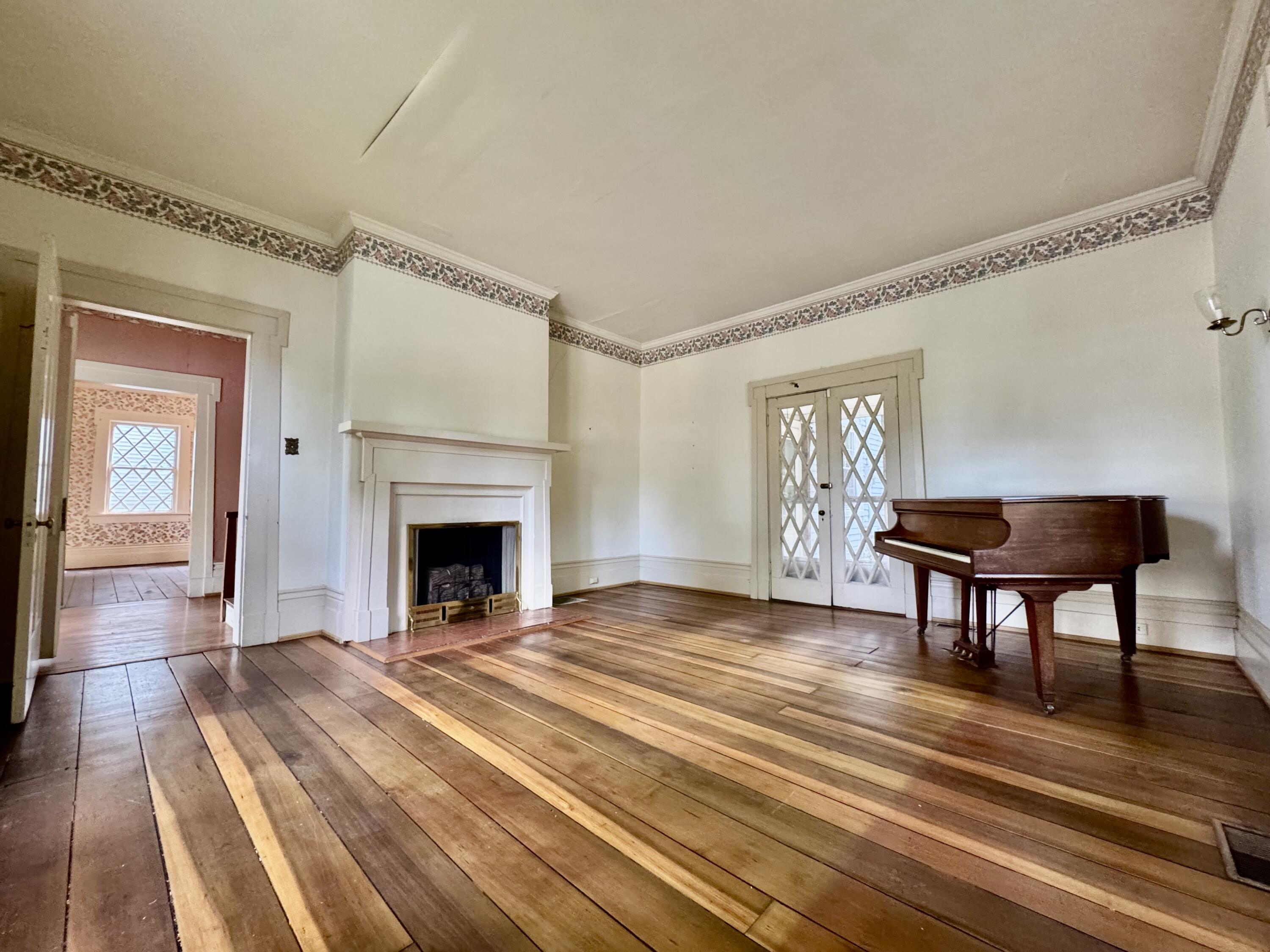 454 W Lexington Avenue Property Photo 9
