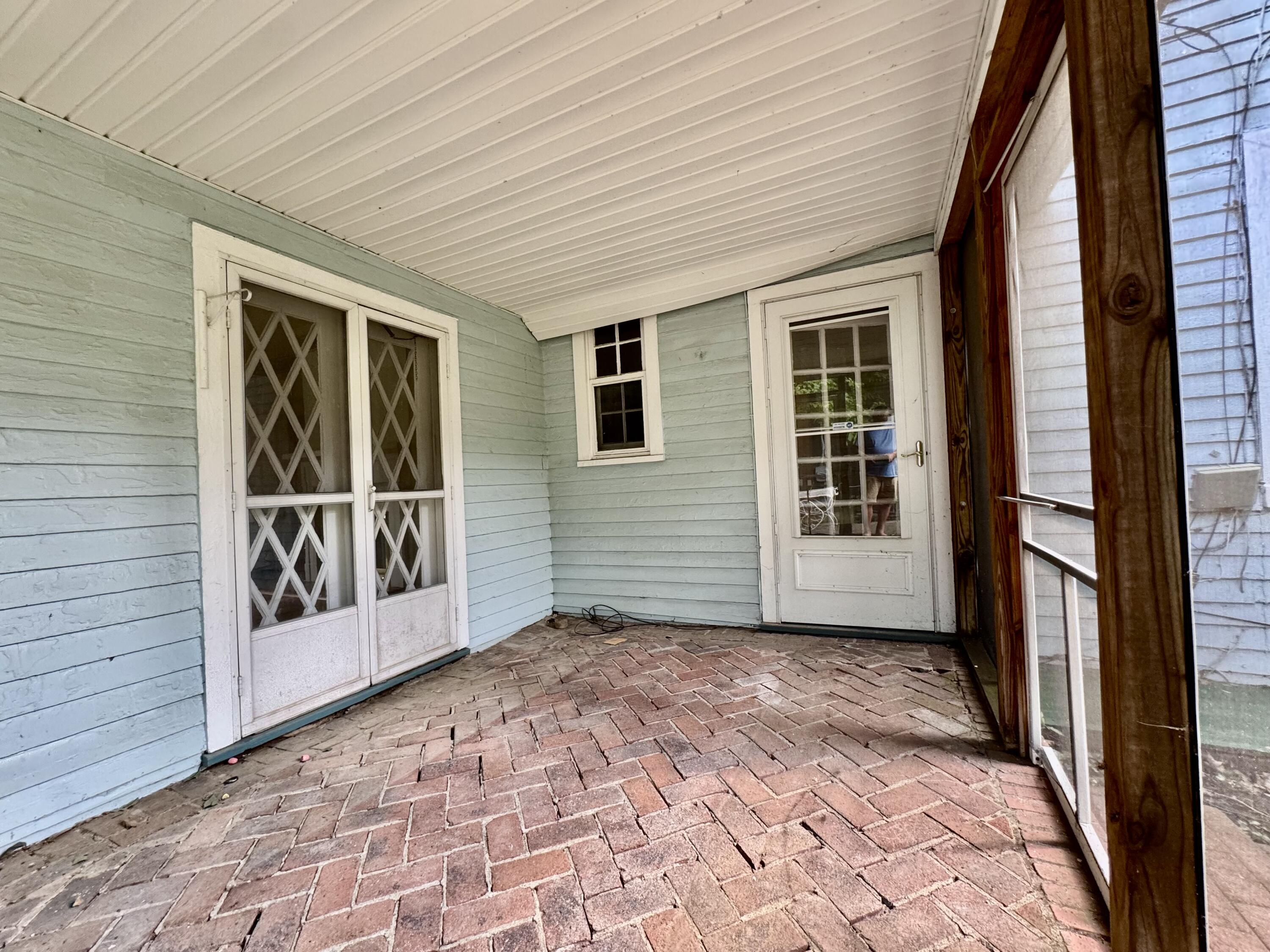 454 W Lexington Avenue Property Photo 12