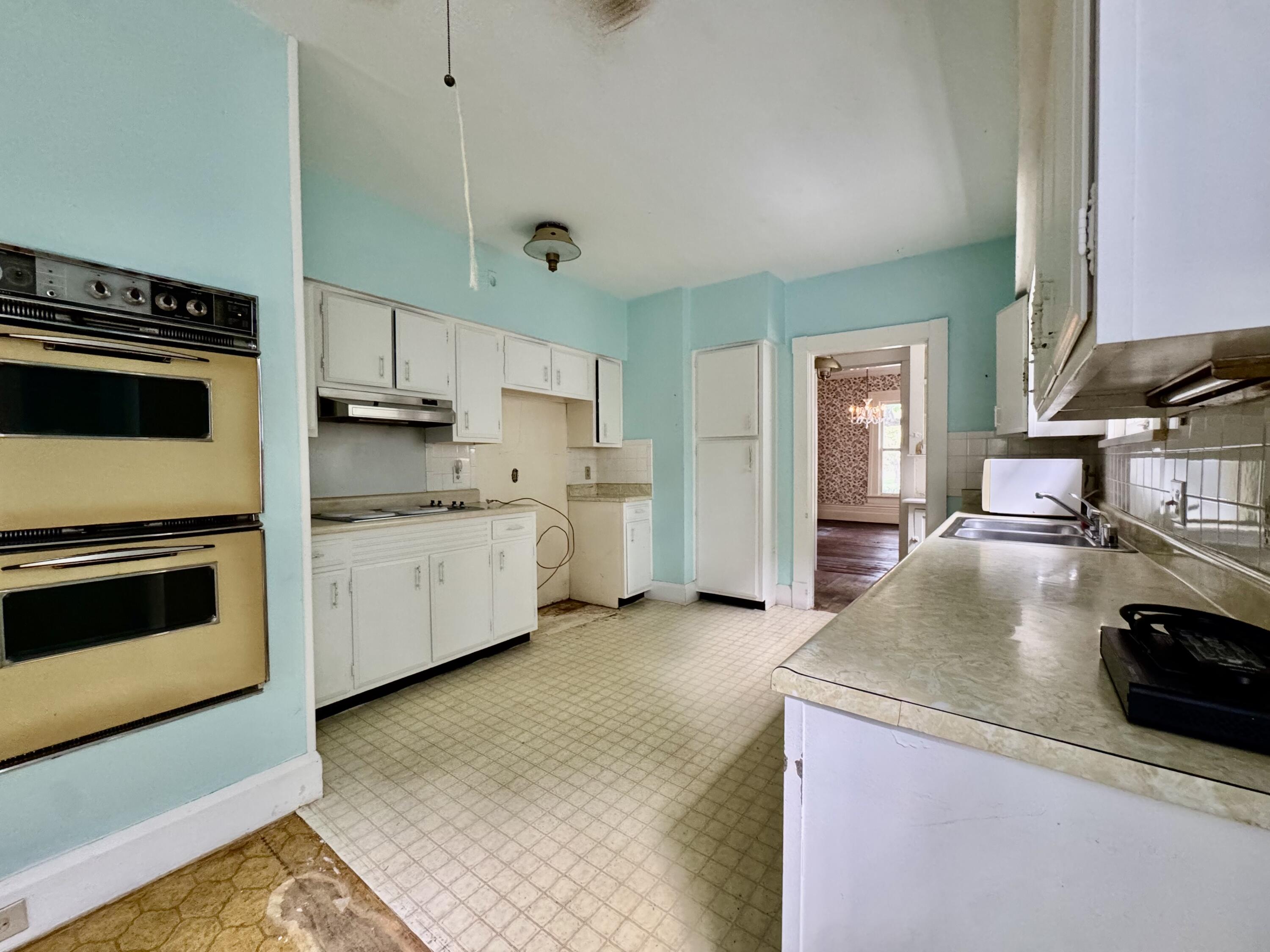 454 W Lexington Avenue Property Photo 15