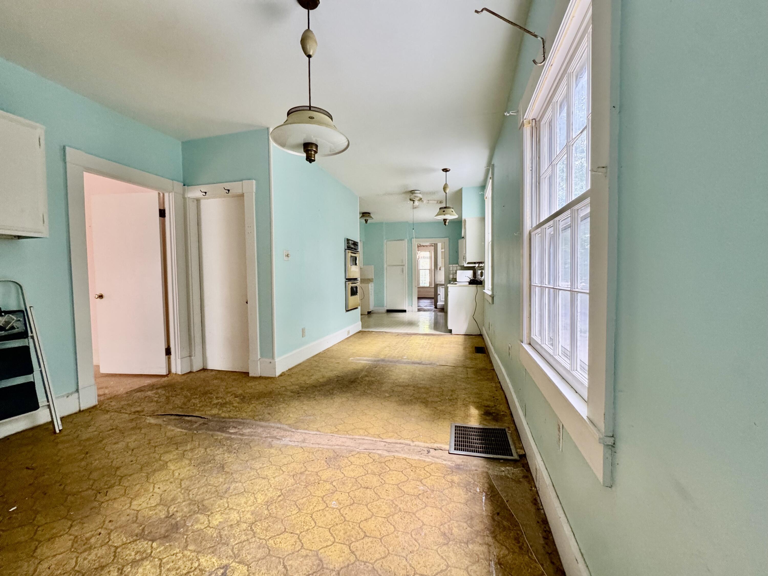 454 W Lexington Avenue Property Photo 17