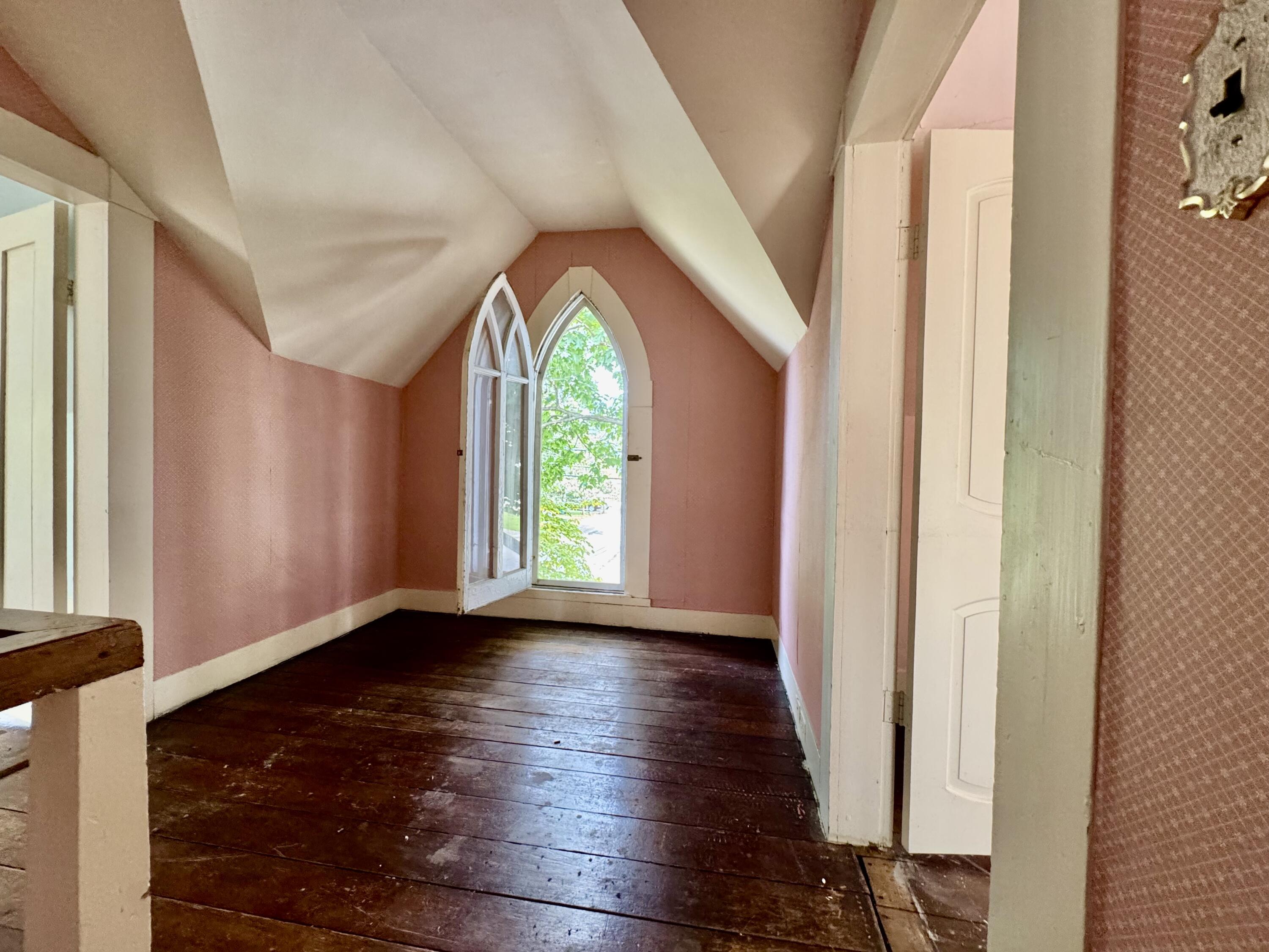 454 W Lexington Avenue Property Photo 21